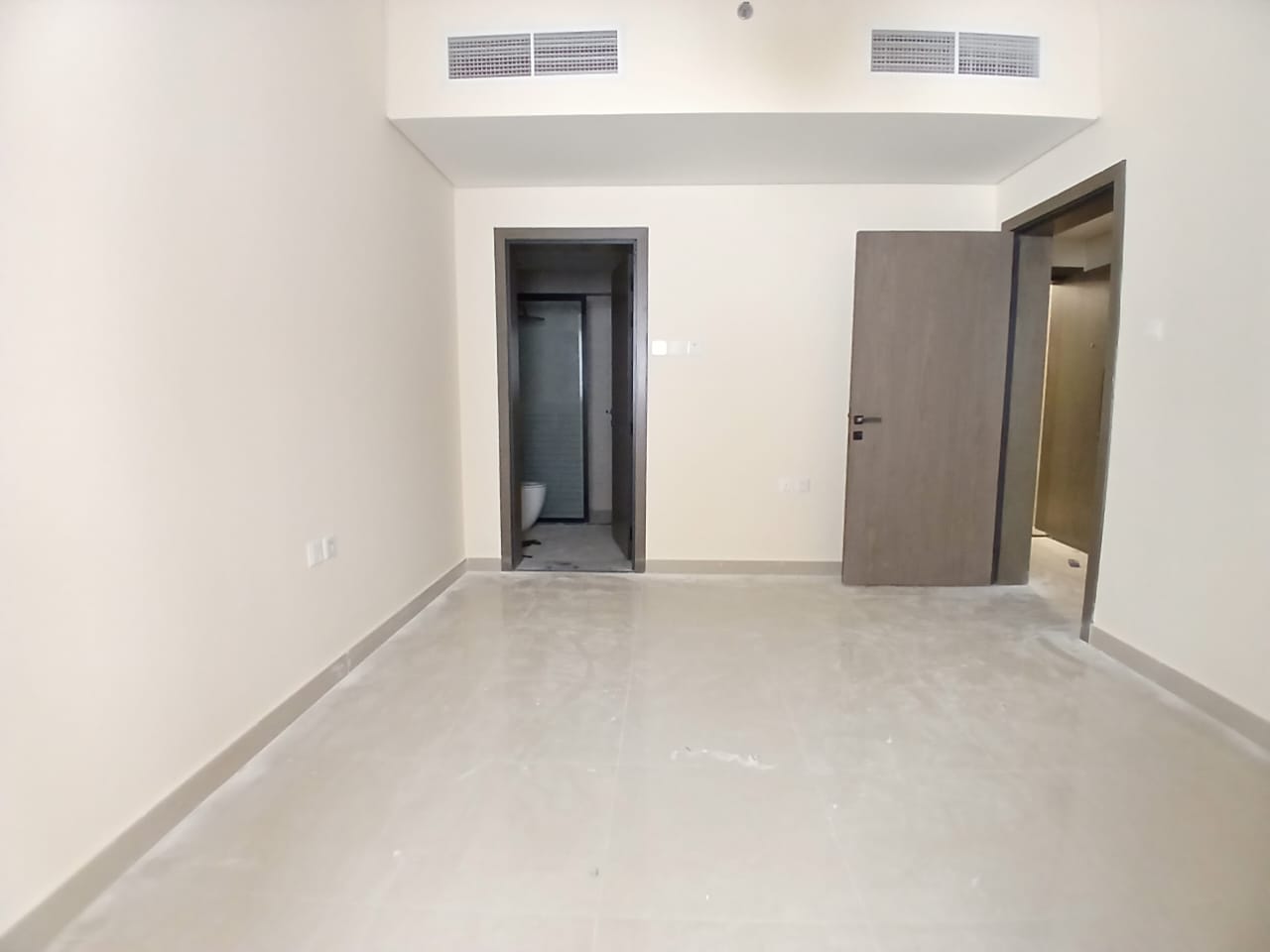 Brand new building in Al jada out sid 1bhk 2 washroom with master room balcony rent 43k prim location sharja