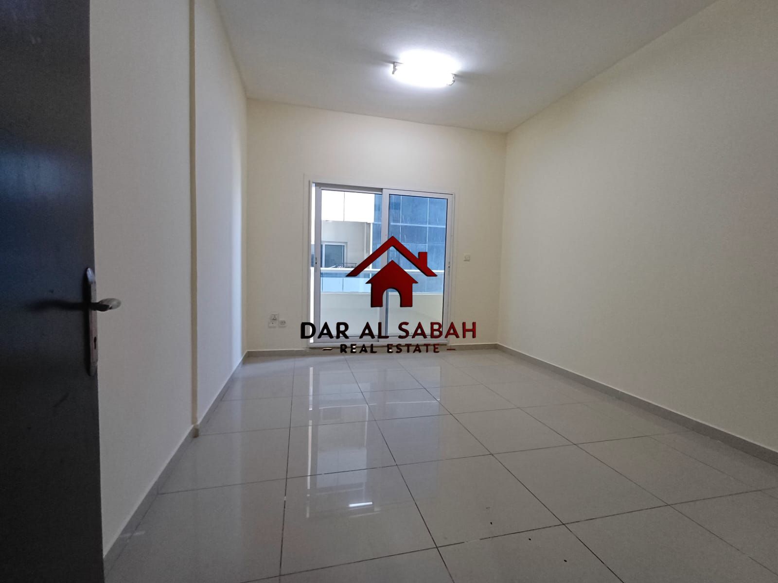 BIG OFFER 1 BHK WITH BAL BALCONY JUST 36K FAMILY BULDING