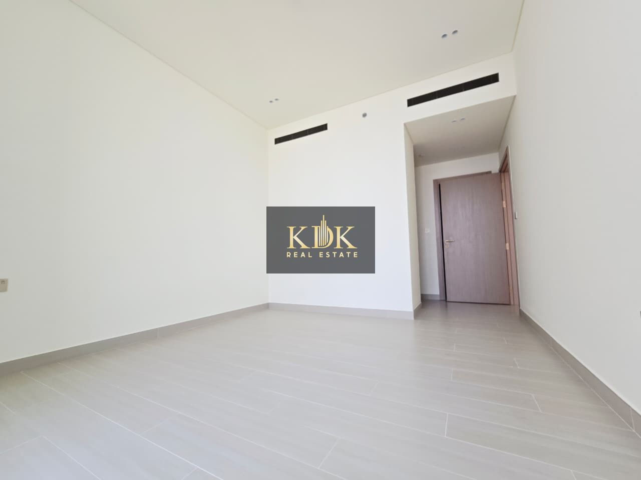 Brand New-spacious-Fitted kitchen