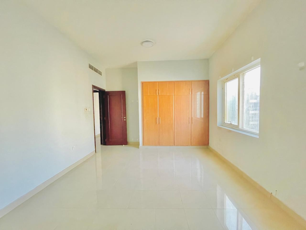No Deposit Parking free with wardrobe free maintenance just call
