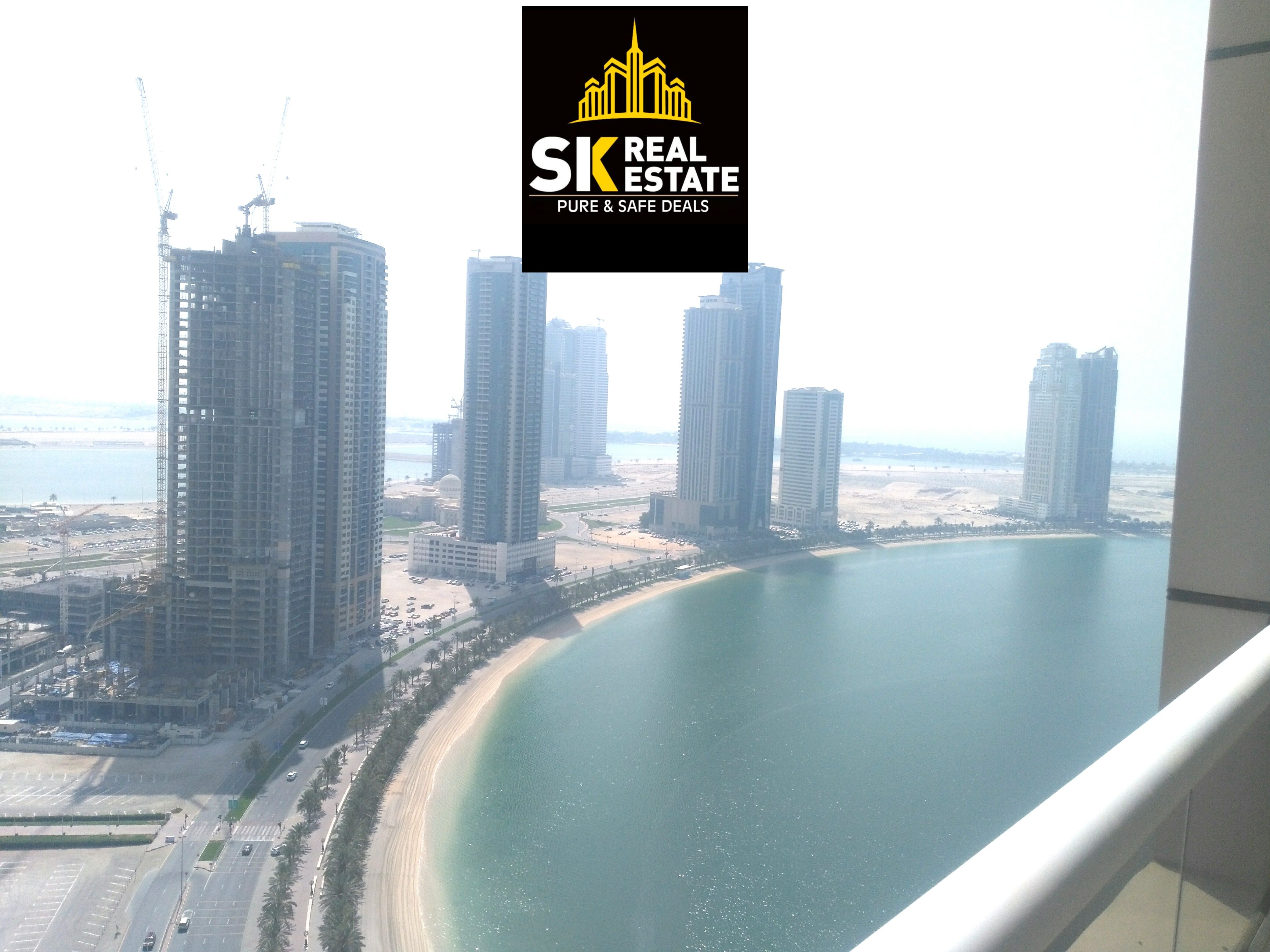 1BHK WITH EXTRA DINNING SPACE AT PRIME LOCATION RENT 49K WITH FREE PARKING & GYM ,SWIMMING POOL FREE