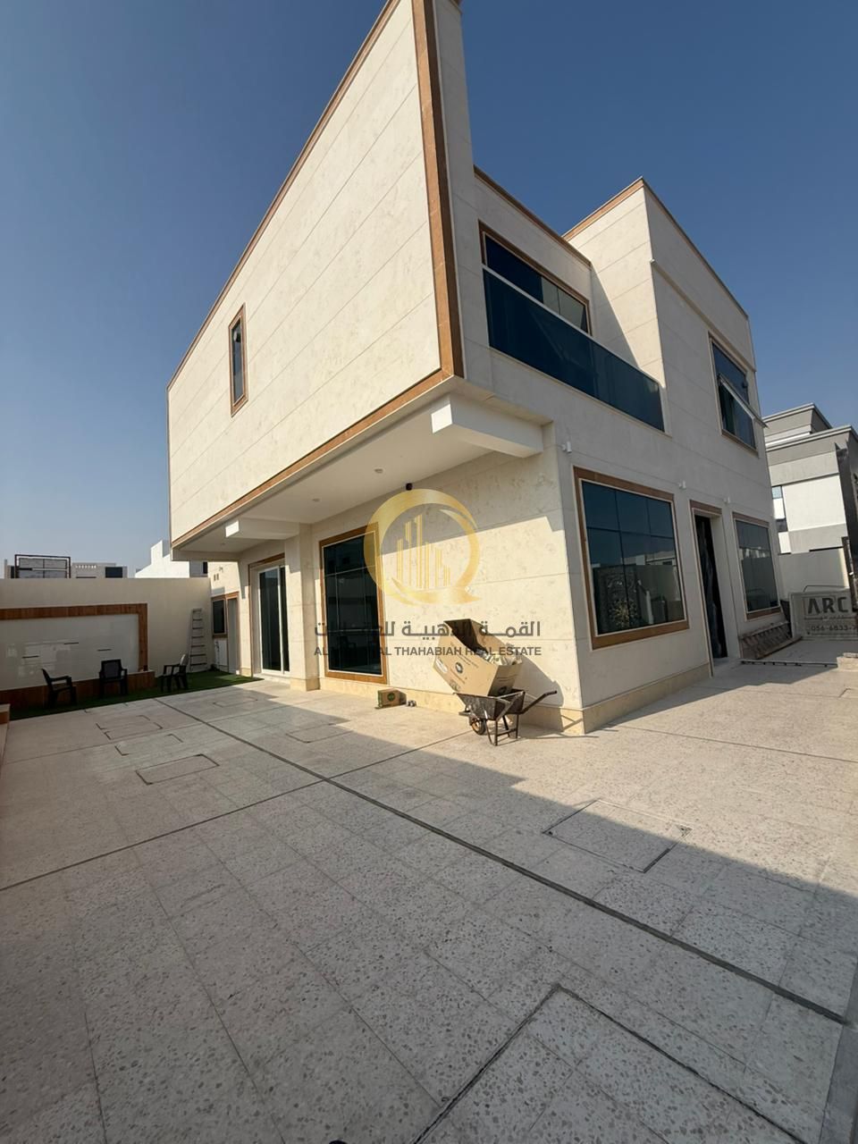 A villa for sale with excellent design and finishes, located in front of the garden and the mosque, and close to the entrance to the main street.