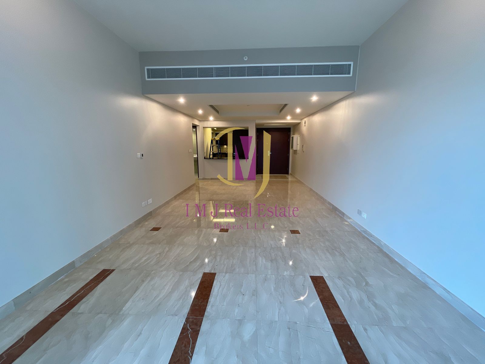 UNFURNISHED | 1 BR | LOW FLOOR | NEAR METRO