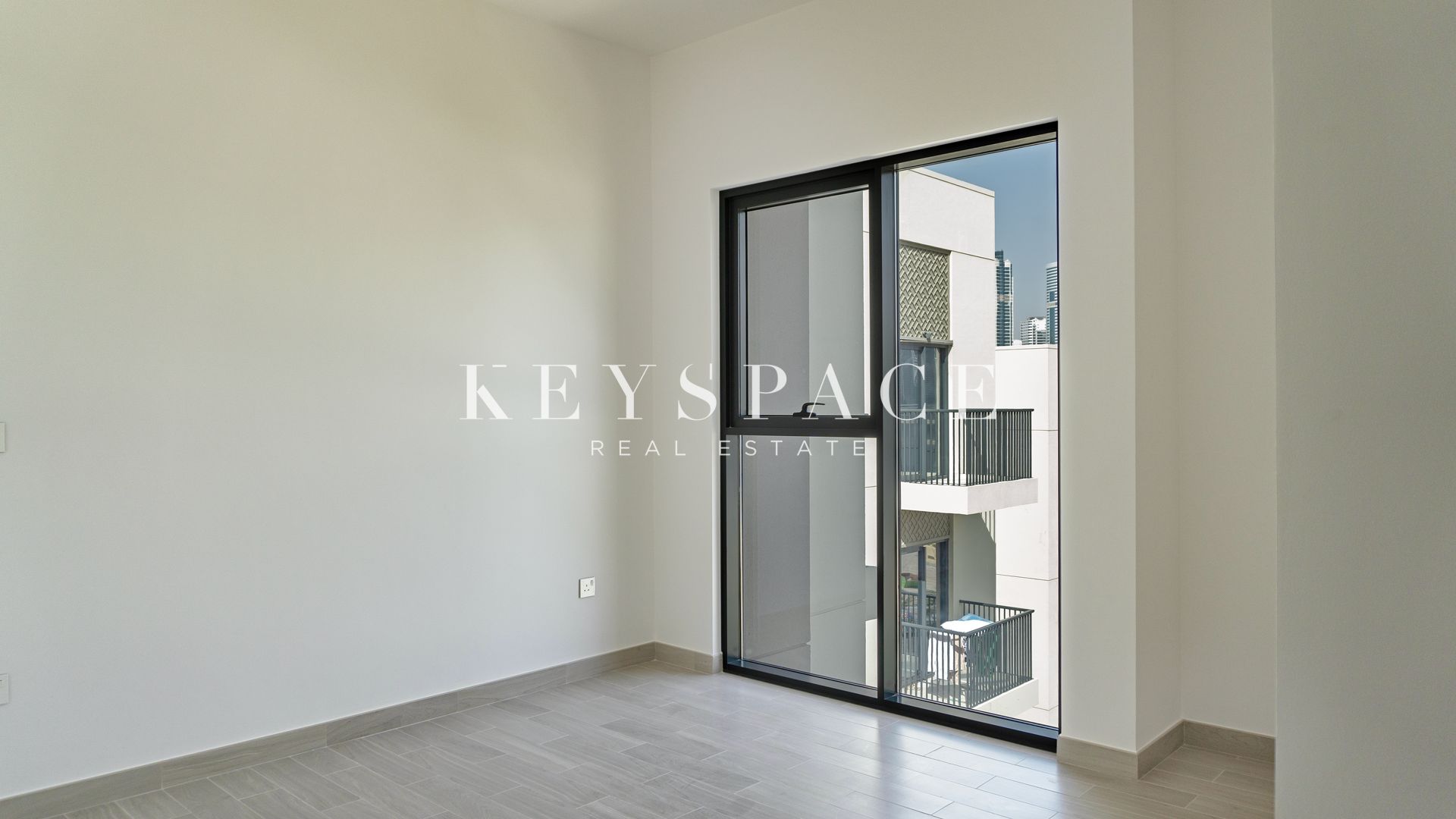 Coastal Luxury Living | Beach Access | Vacant Apartment | Resale