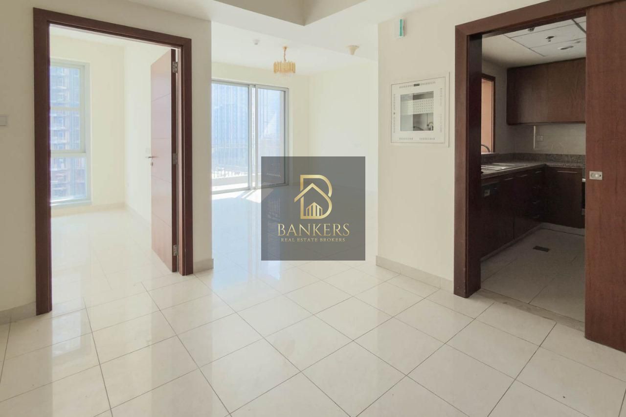 Brightly lit I Skyline and Opera View I Spacious 2 bed