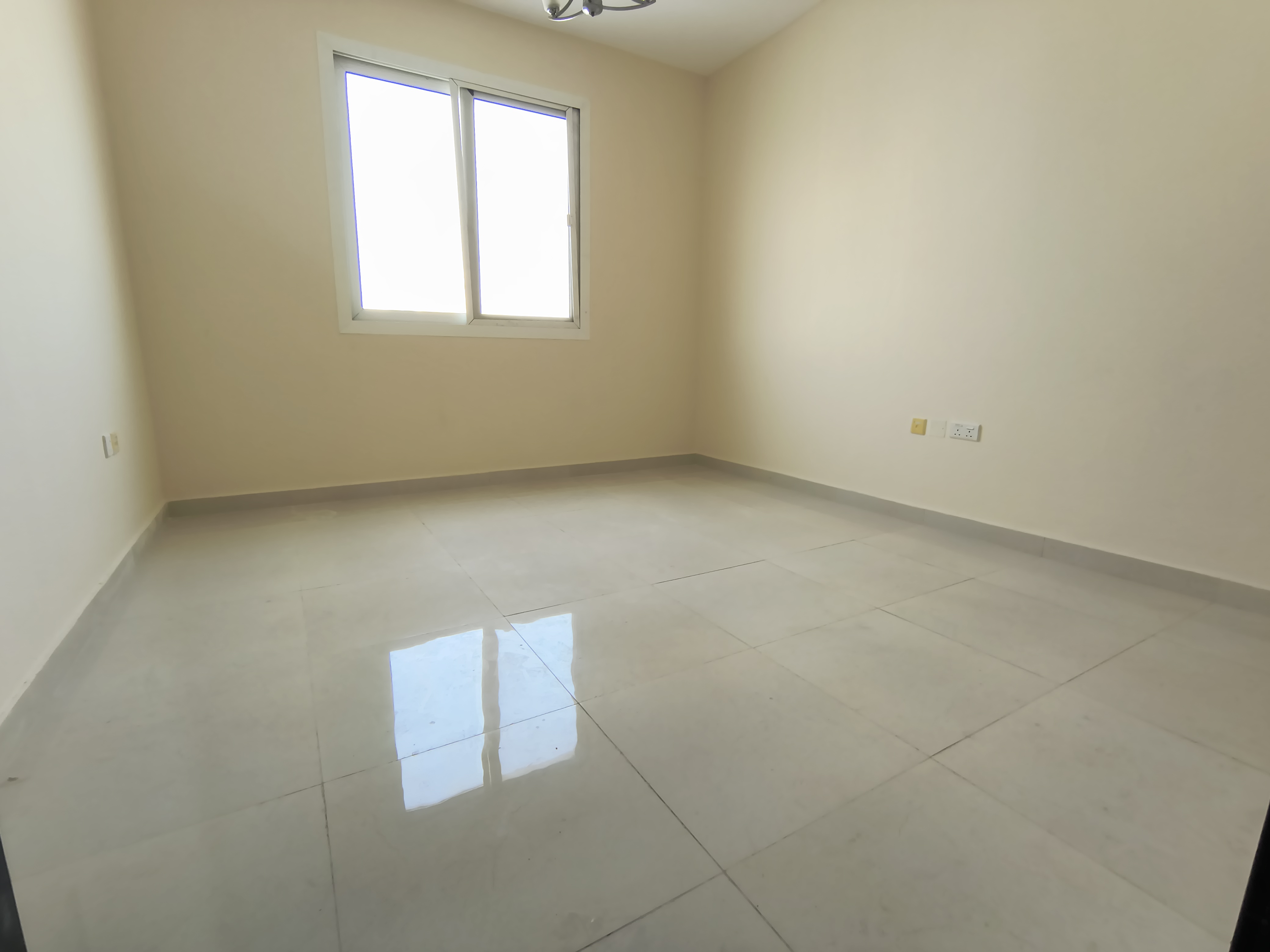 LIKE NEW 1 BEDROOM HALL DIRECT ACCESS TO E311 ROAD FOR FAMILY READY TO MOVE