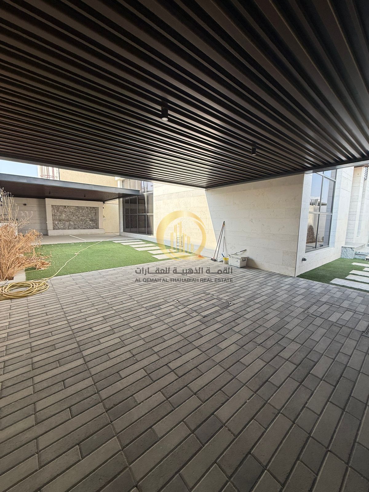 A distinctive villa in Al-Houshi, directly opposite the mosque and the garden, with an area of 3,150 square feet.