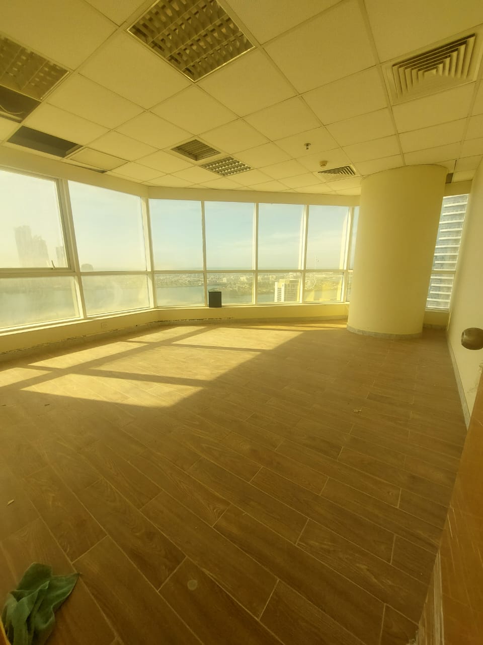 Chiller Free Full Floor Office in Majaz 1 Sharjah Near to Cornish Aed 185000 Only Size 5000 Sqft 9 Room. 2 Washroom 1 kitchen