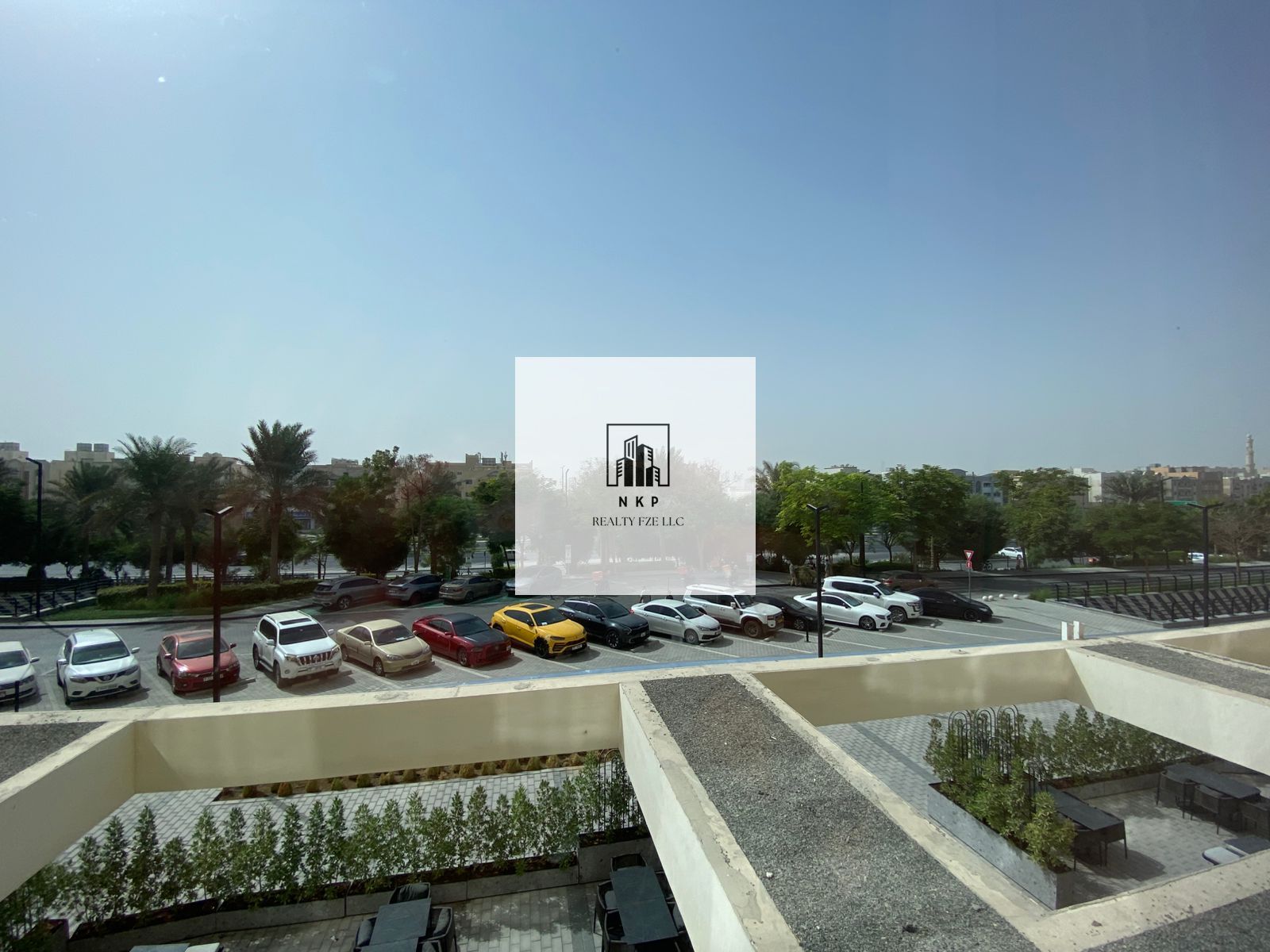 Spacious luxurious 1bhk apartment with kitchen appliances