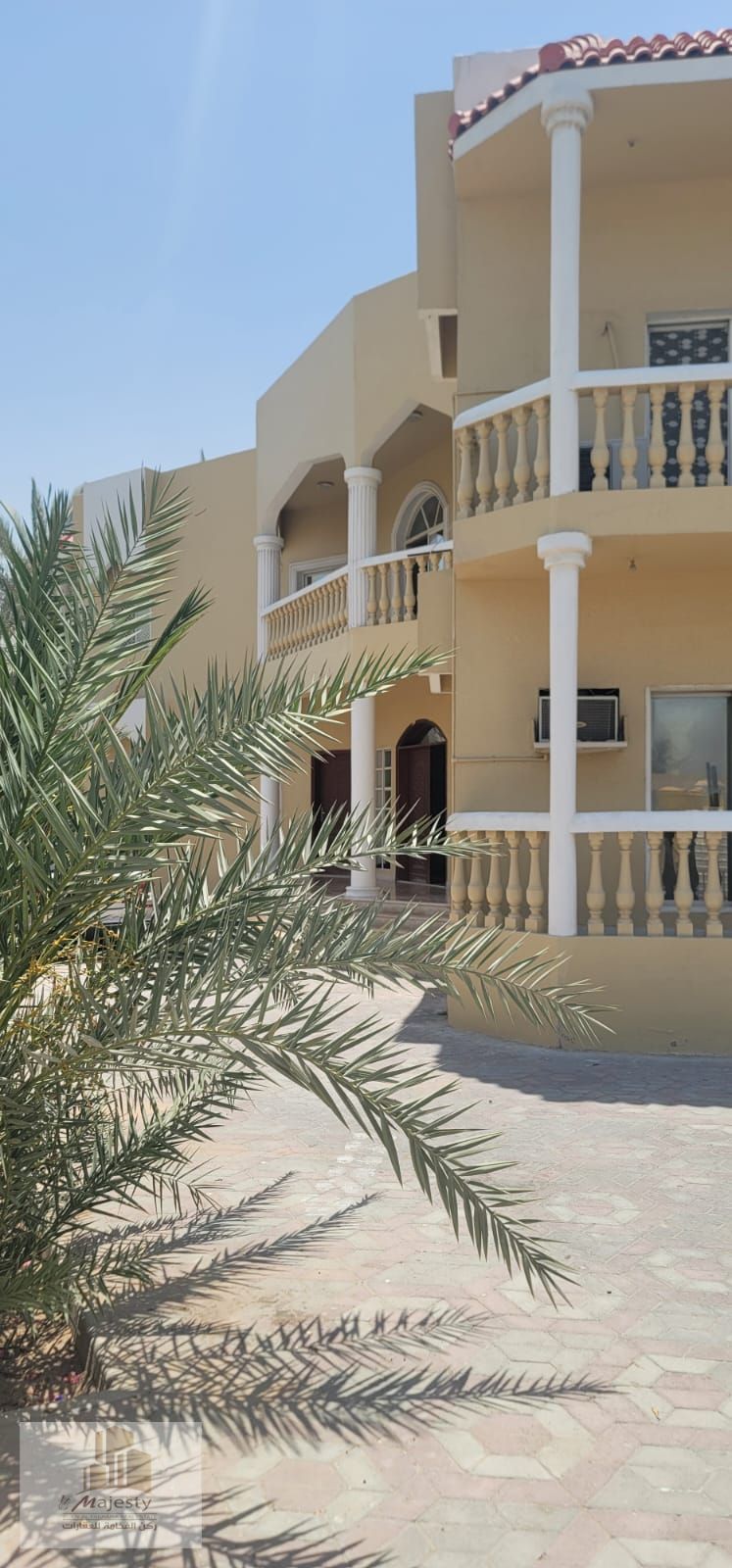 Villa for sale in Al Ramqaia, Sharjah, with an area of 13,000 sq. ft. , consisting of 8 rooms, a majlis, a kitchen, 6 bathrooms, and a majlis with a ba