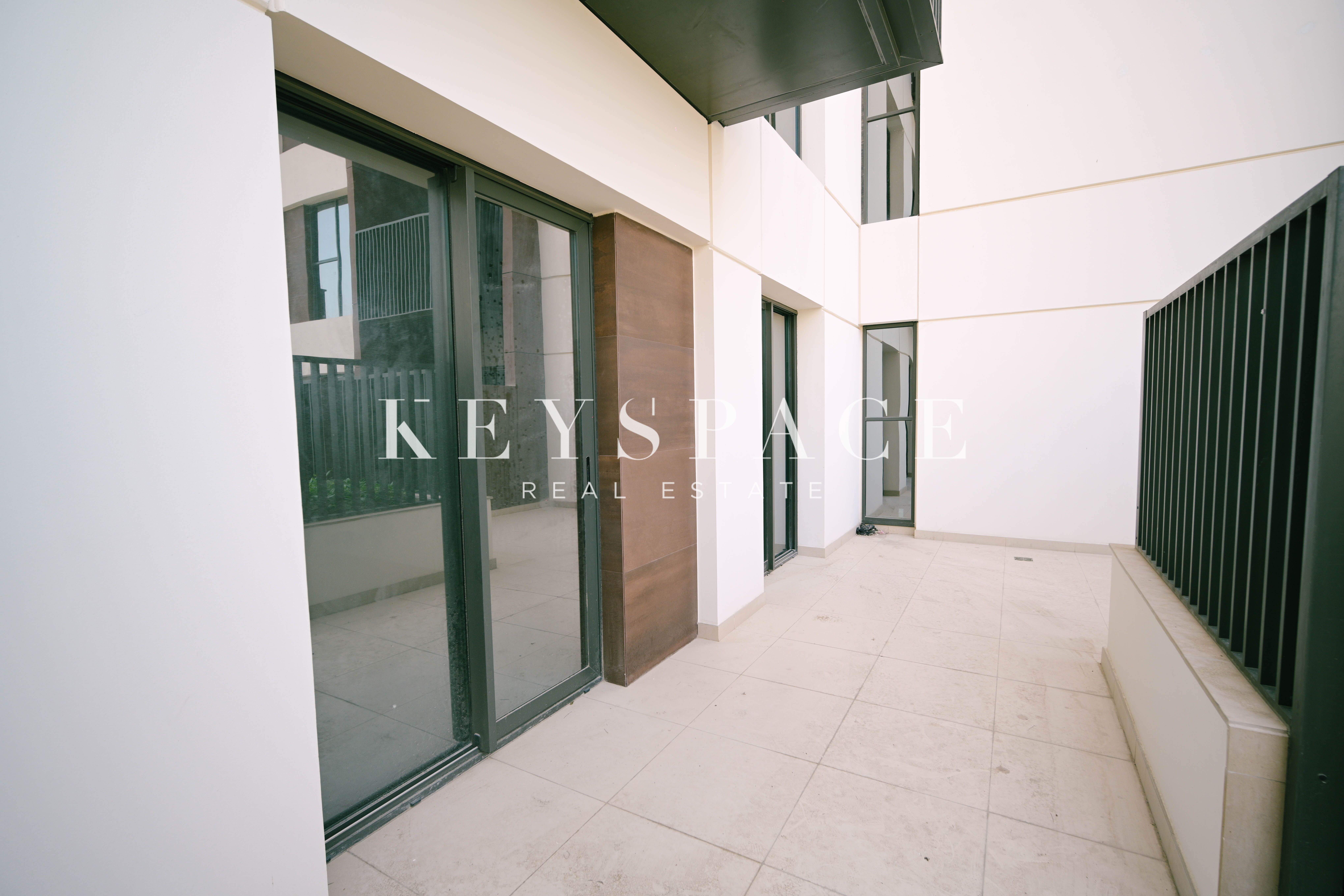 Coastal Luxury Living | Beach Access | Vacant Apartment | Resale