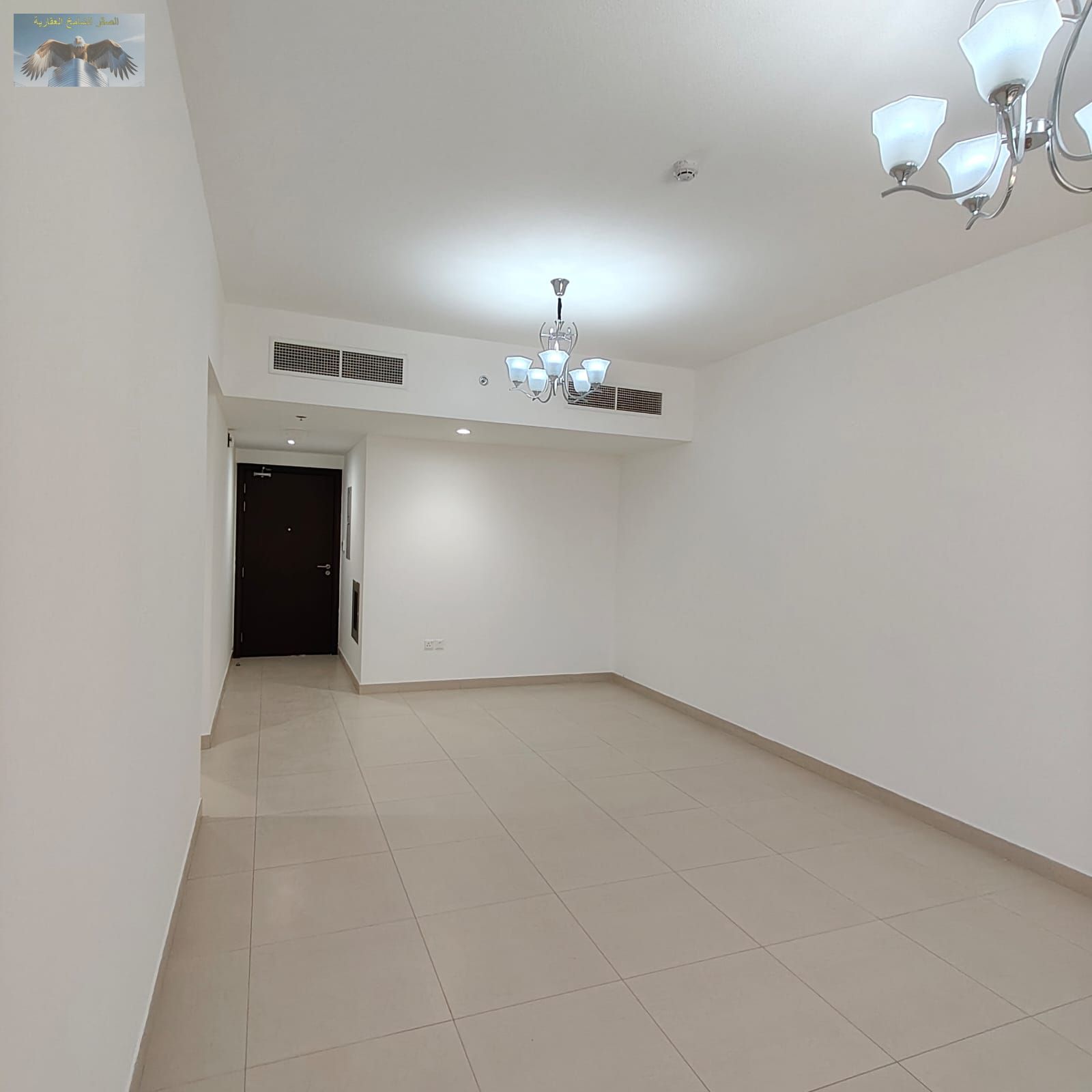 2BHK with hall, 1 month free, free parking, built-in wardrobes, second tenant, super deluxe finishes, spacious, close to all services.