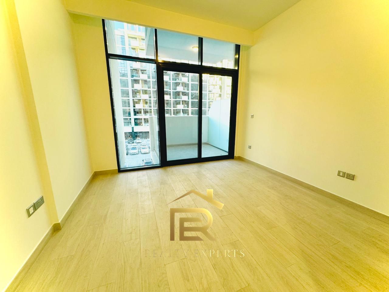 Spacious Studio Apartment with Modern Amenities
