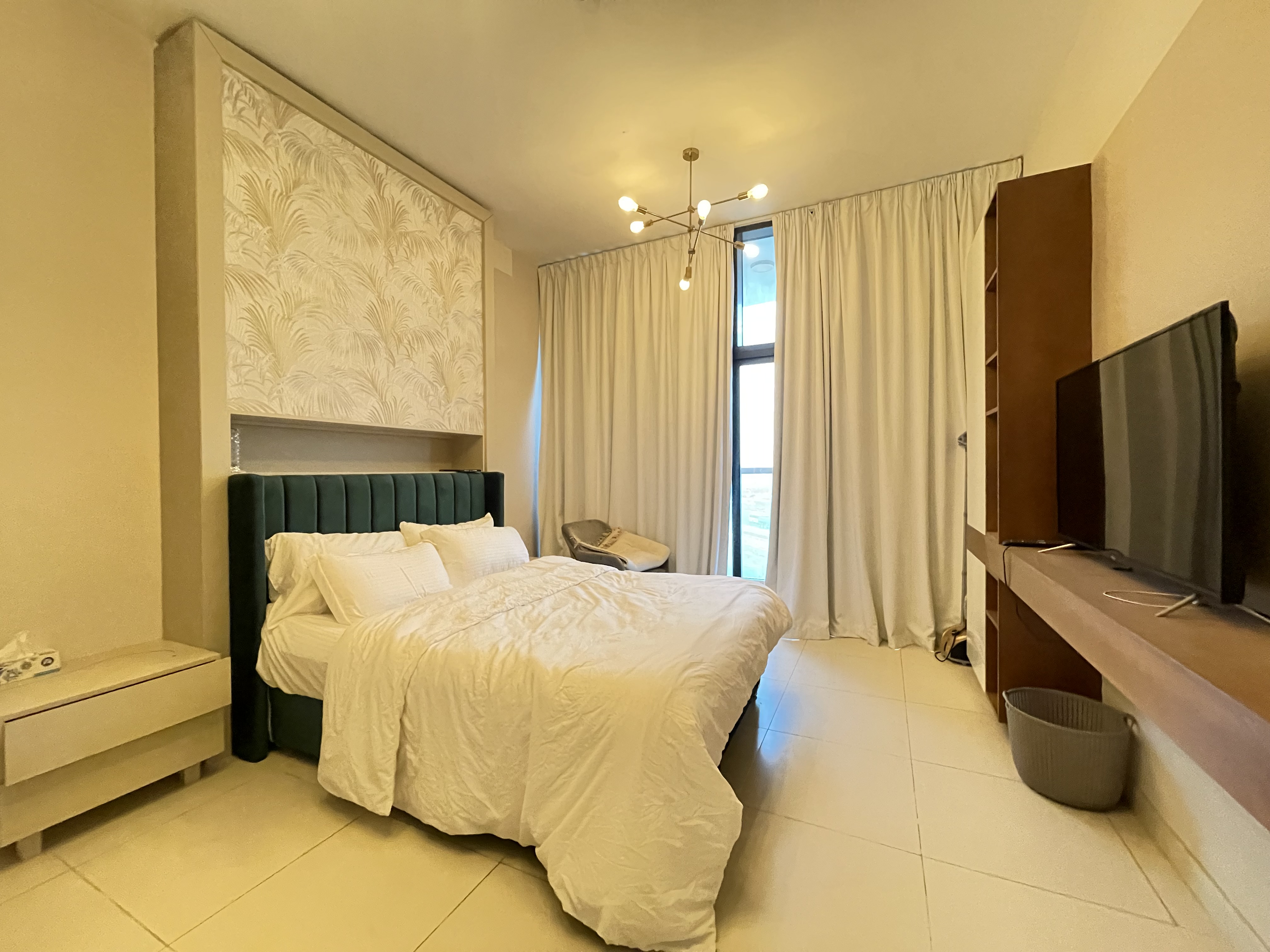 FULLY FURNISHED 2BHK WITH EXTRA ROOM & 3 FULL WASHROOM