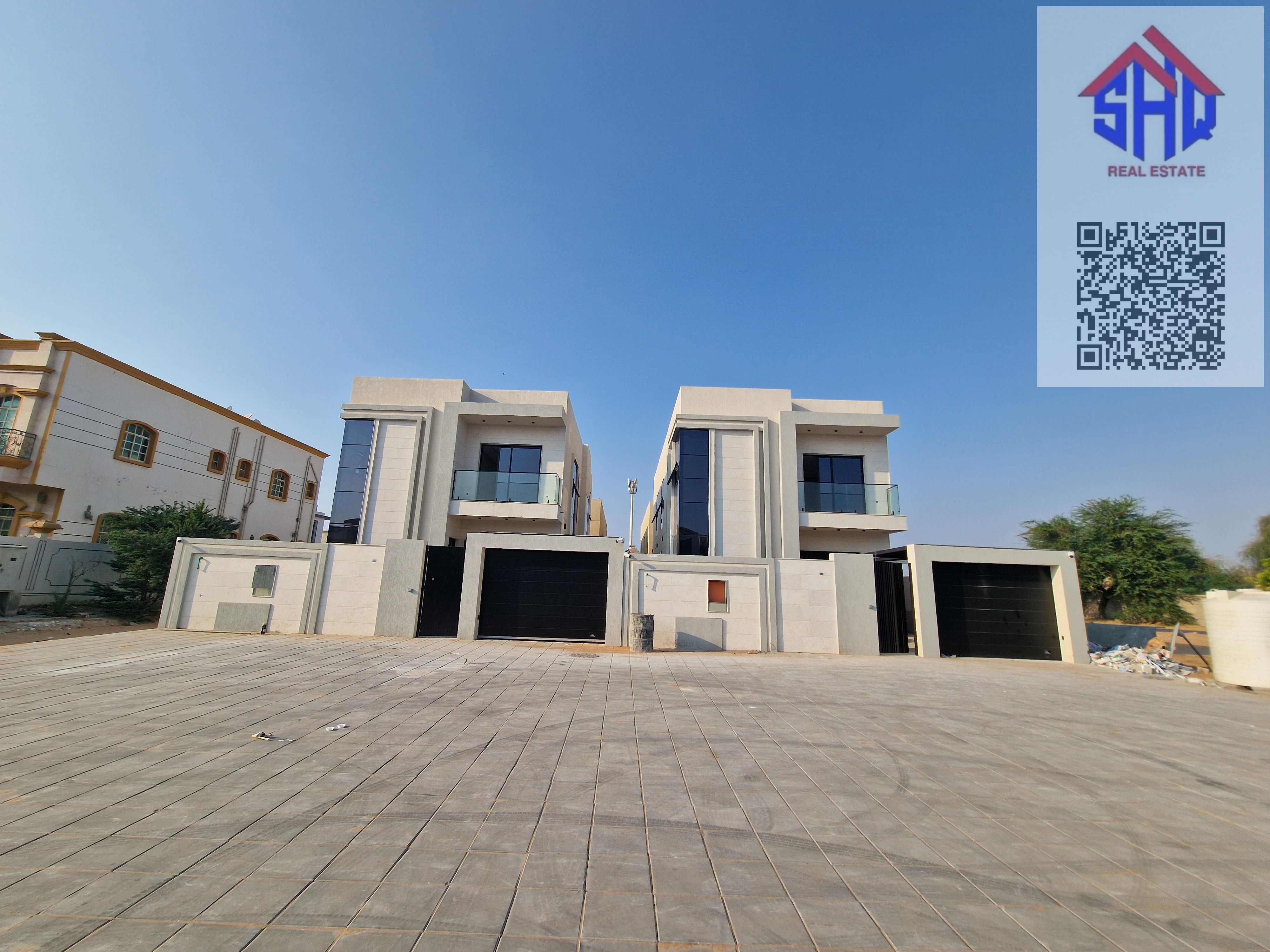 For sale: Residential/commercial villa with five rooms, a majlis (formal sitting room), two living rooms, a maid's room, an internal canopy, and an external setback.