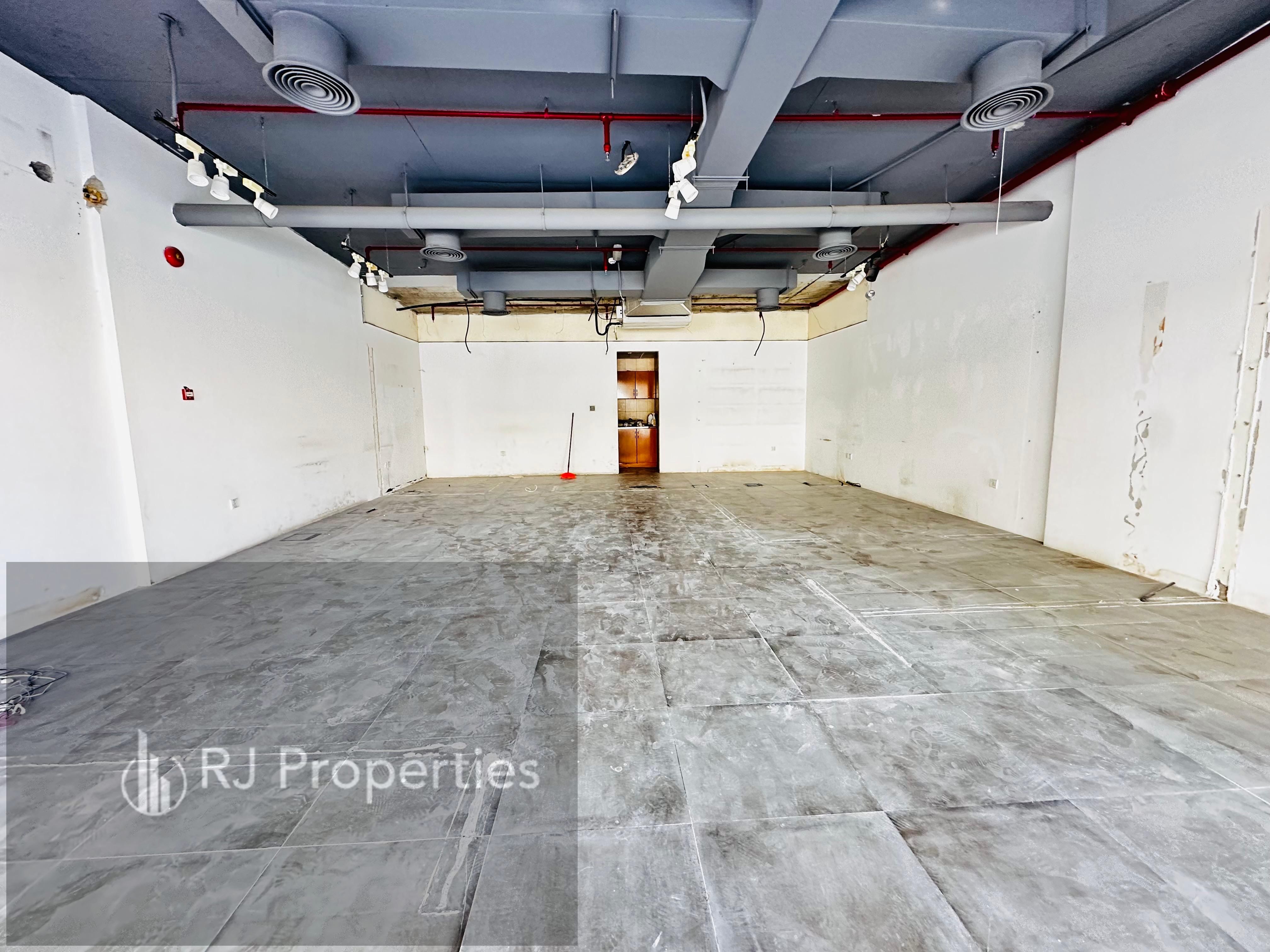Luxury shop for rent prime location near to Muwaileh park