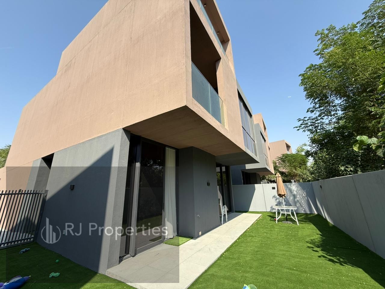 Luxury redy to move 4bhk +majls+maid room for rent in Kaya