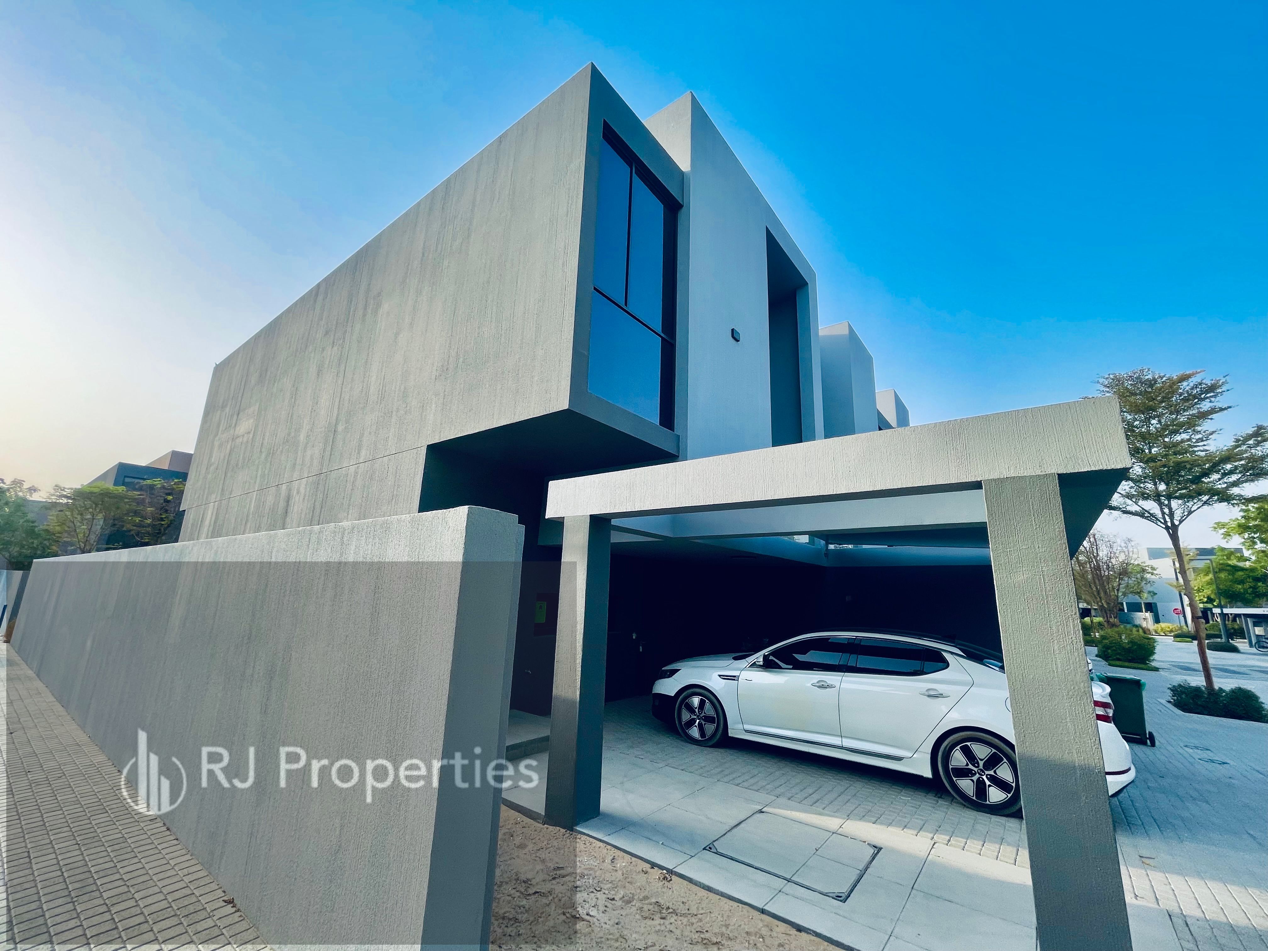 Luxury 3bed townhouse corner unit just 140k