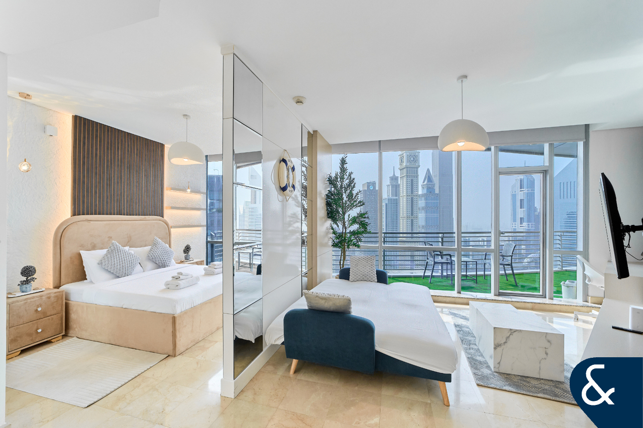 Studio | Upgraded | Furnished | Vacant