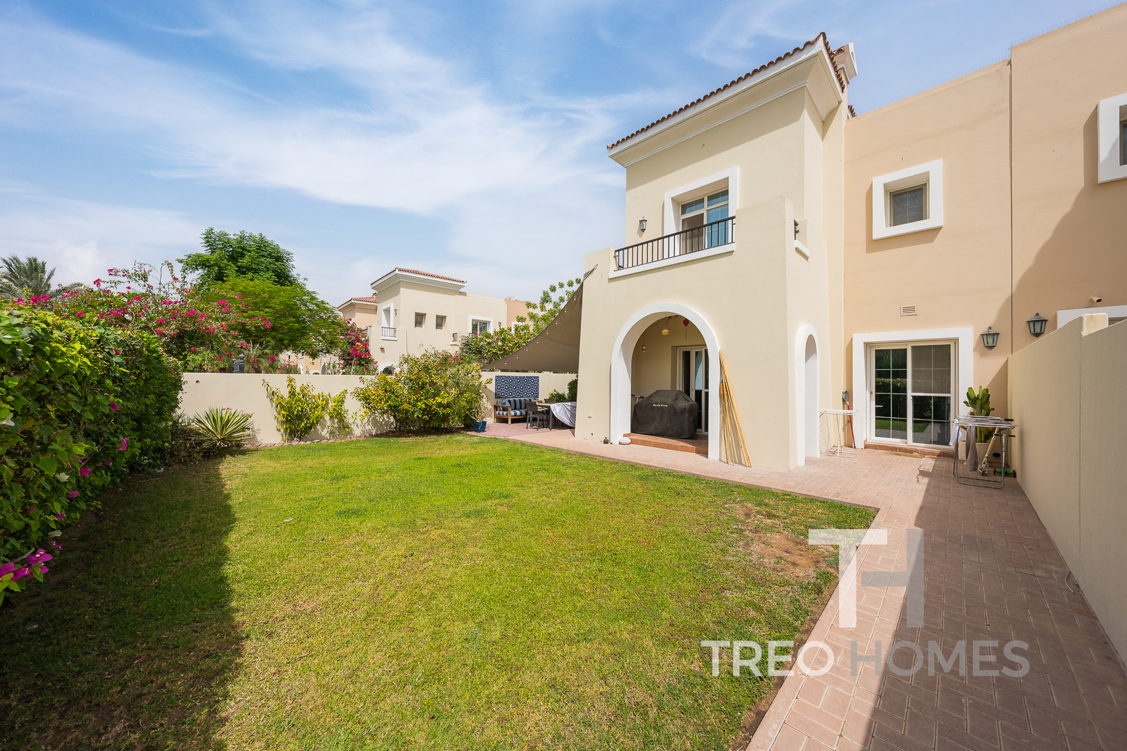 Exclusive | Lake View | Large Corner Plot | 2E