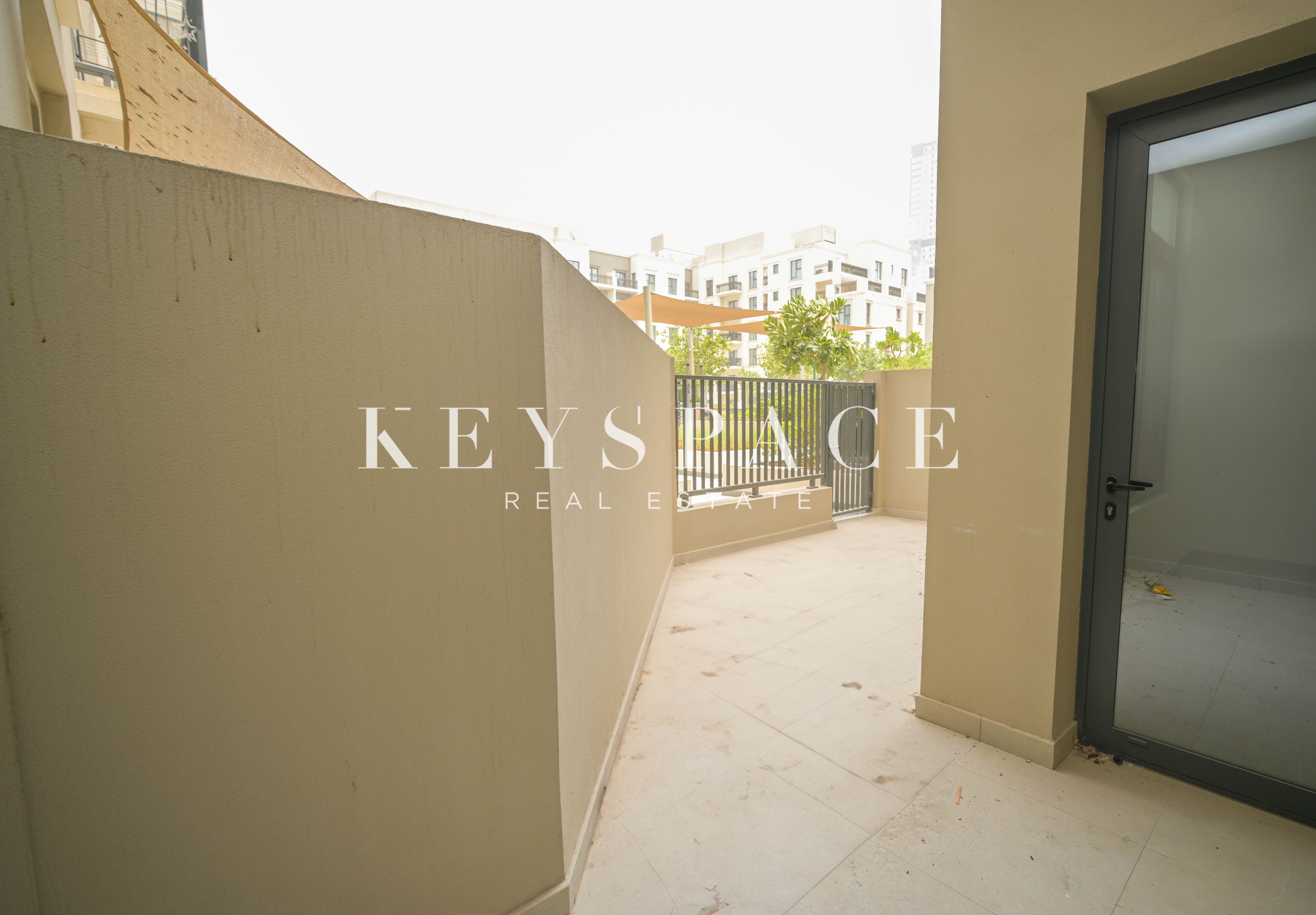 Sea View Apartment | Vacant & Spacious | Direct Beach Access | Resale