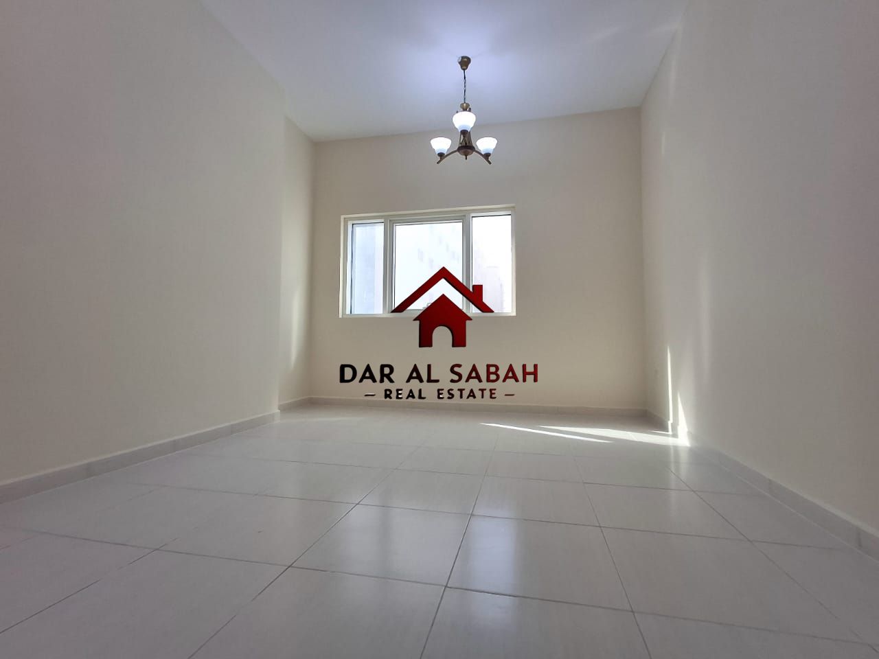 2BHK WITH 3 BATHROOM AND 2 MASTER ROOM SPACIOUS BALCONY LOCATION OPPOSITE SAHARA CENTER