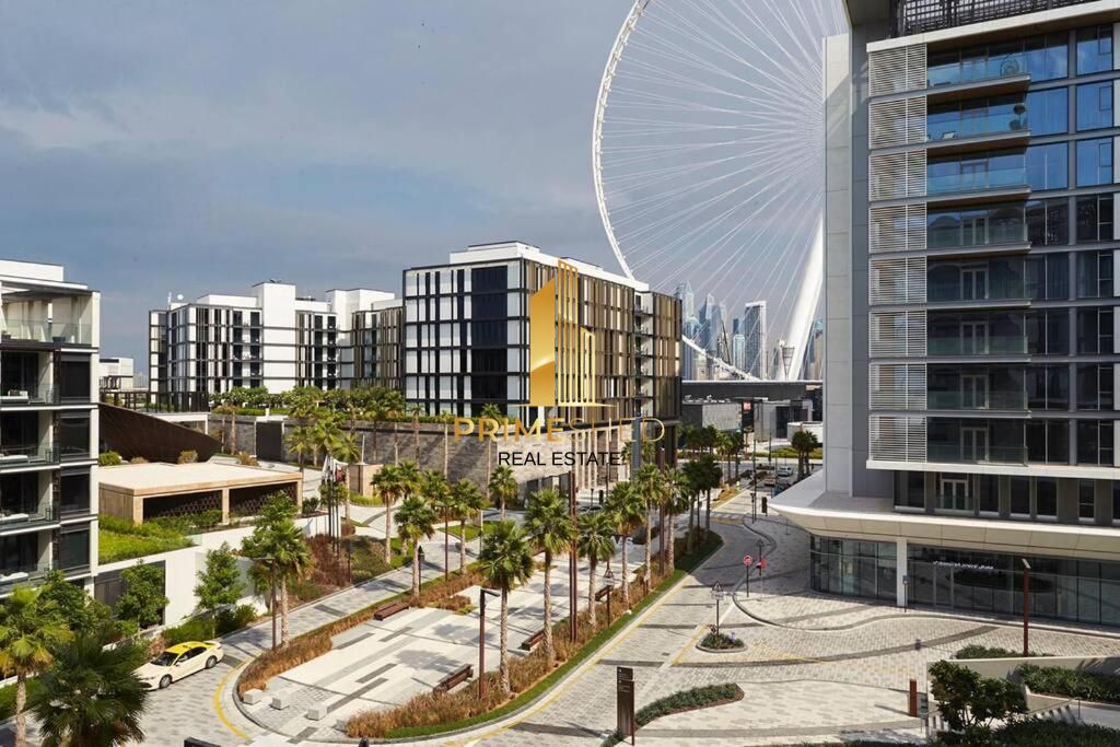Elegant 2BR | Prime Location | Seaview