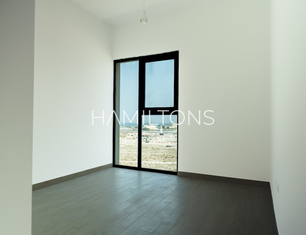 Sea View Living | Vacant Unit | 10 mins to Dubai | Resale