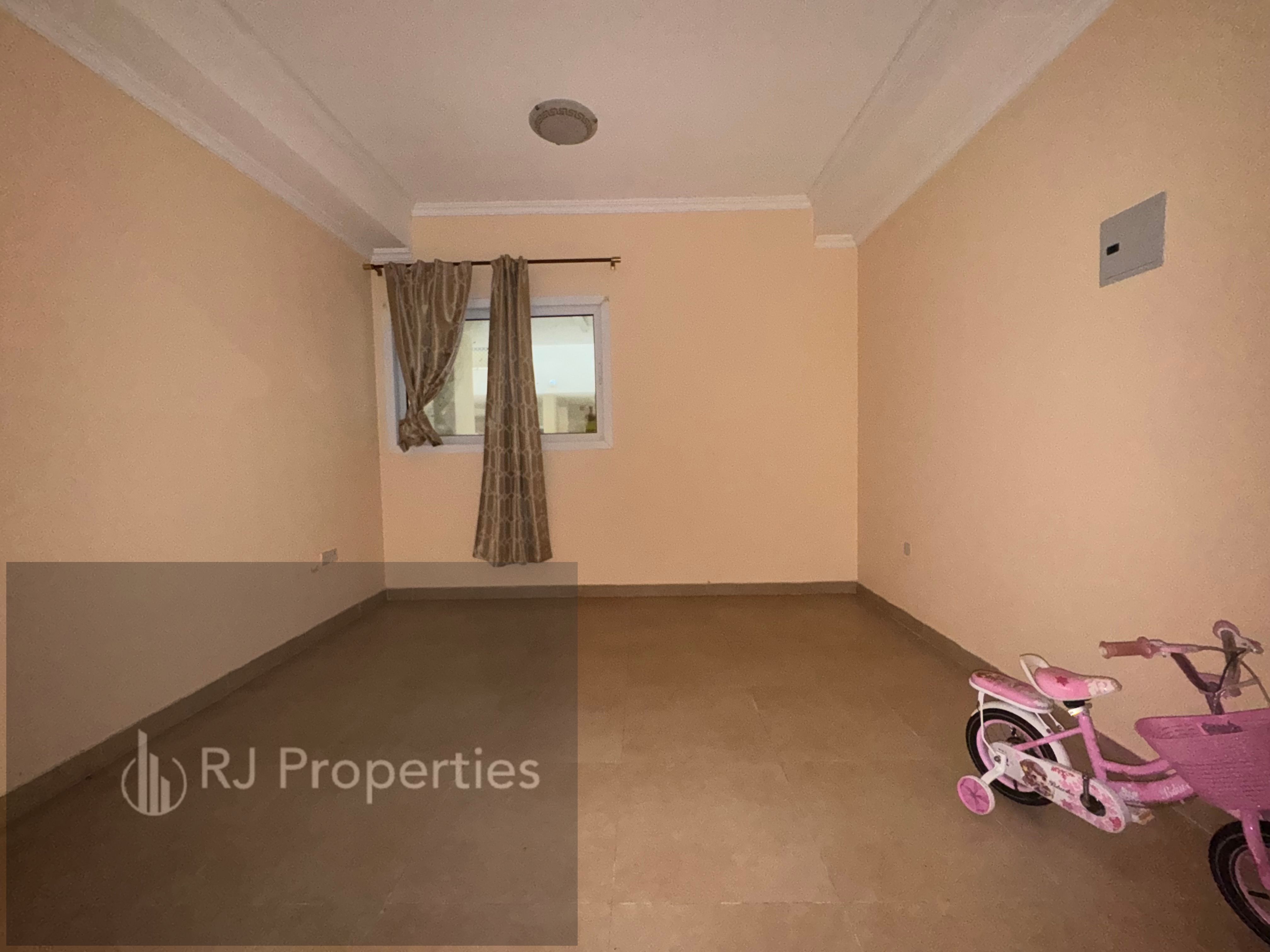 Very spacious luxury studio sparte kitchen only jest 25k