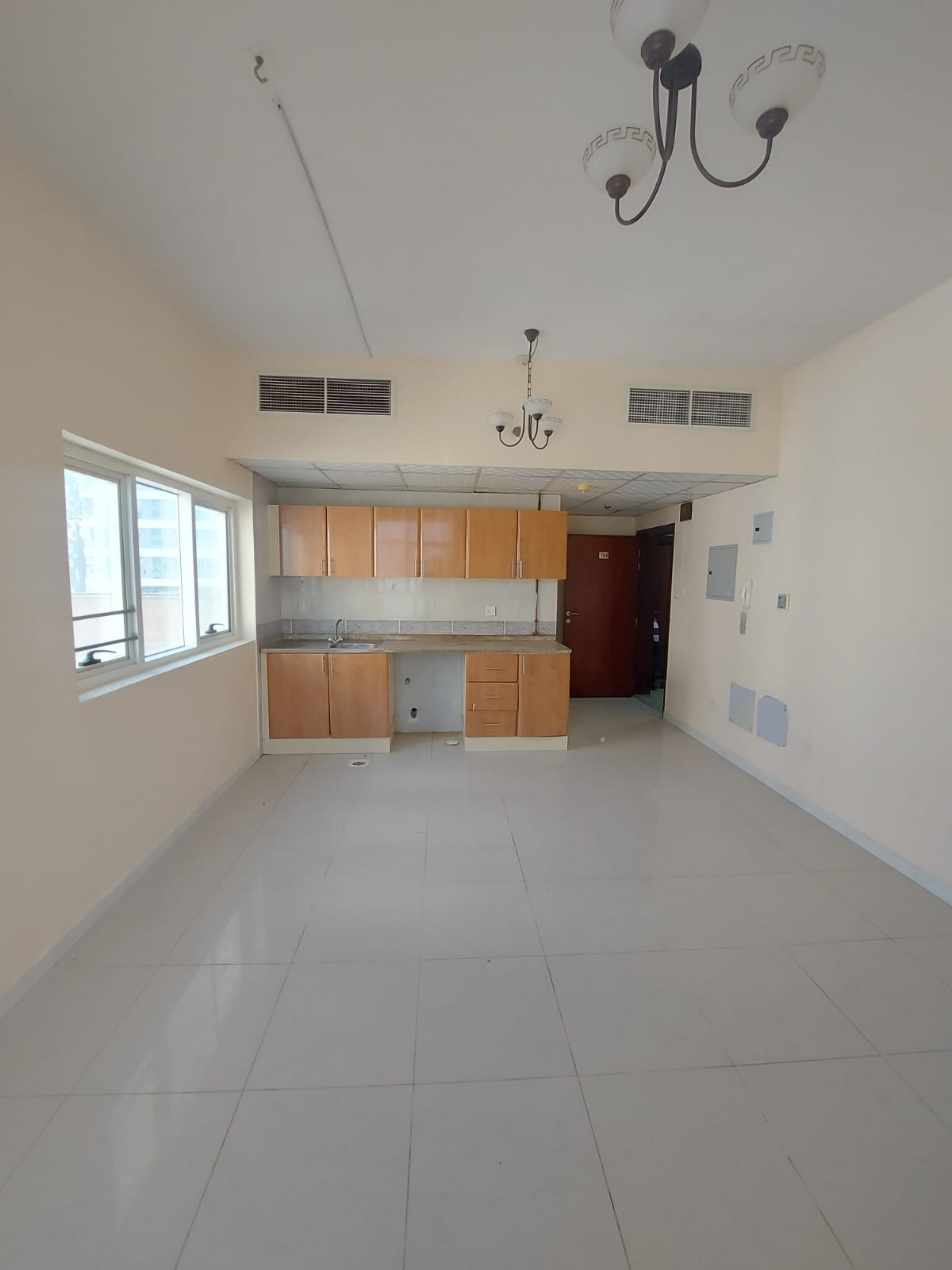 Hot Offer *Spacious Studio JUST in 27K * Near Dubai Exit Al Nahda Sharjah (6 chaque payment )