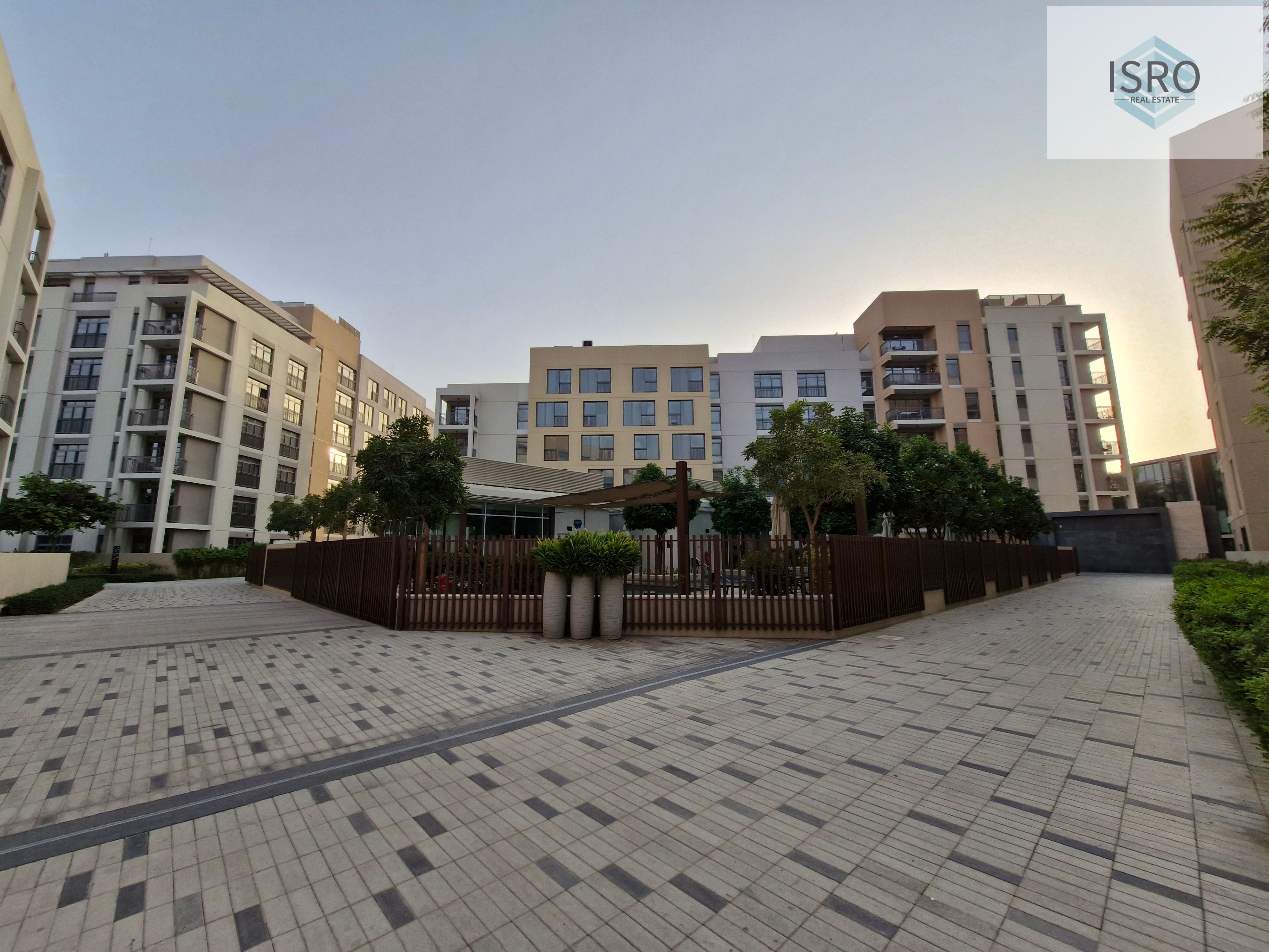 Elegant 1br with balcony in uptown al zahia 4p