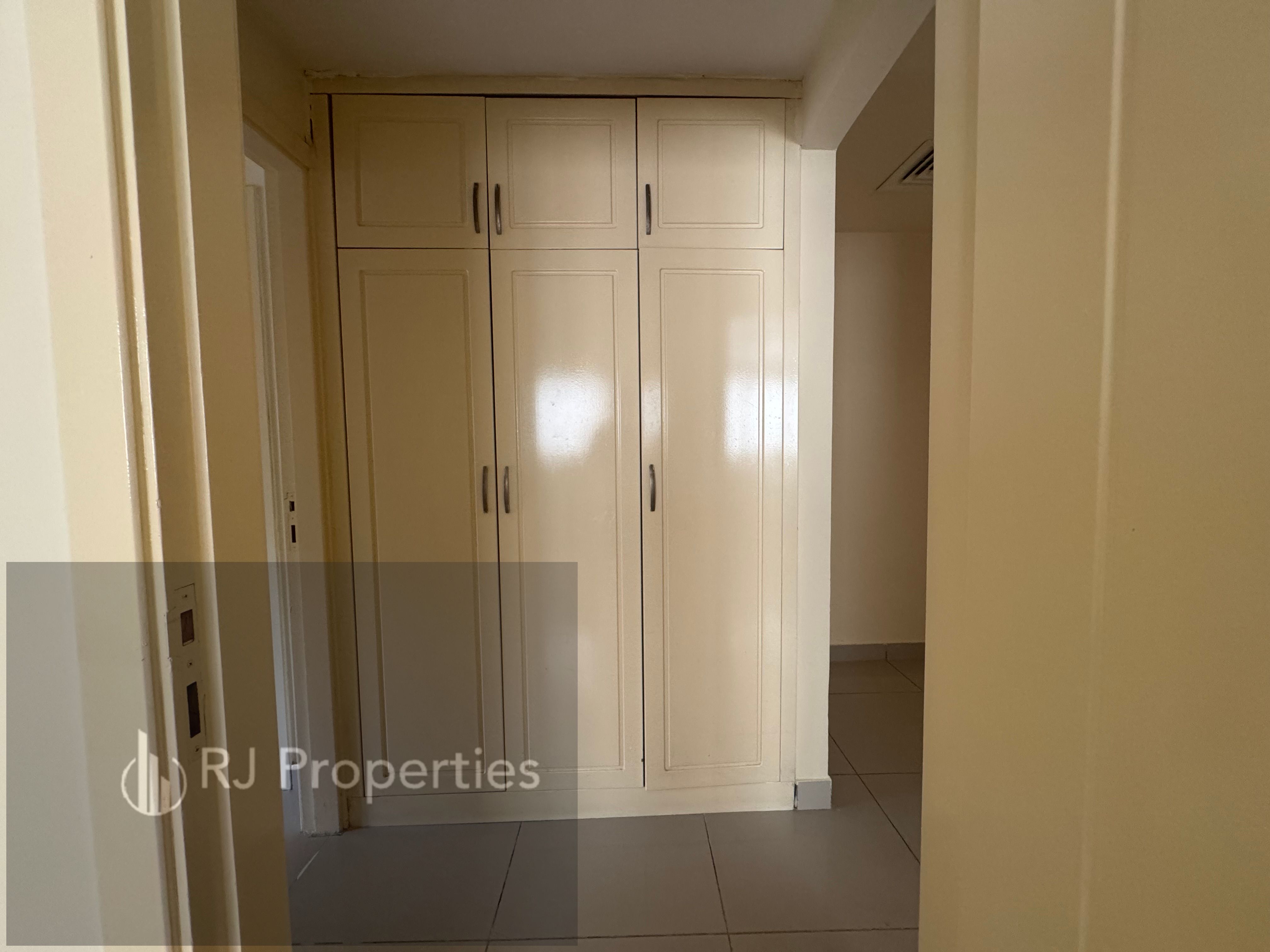 Family bulding very spacious luxury big size 2bhk with store room with parking waderobe only jest 52k