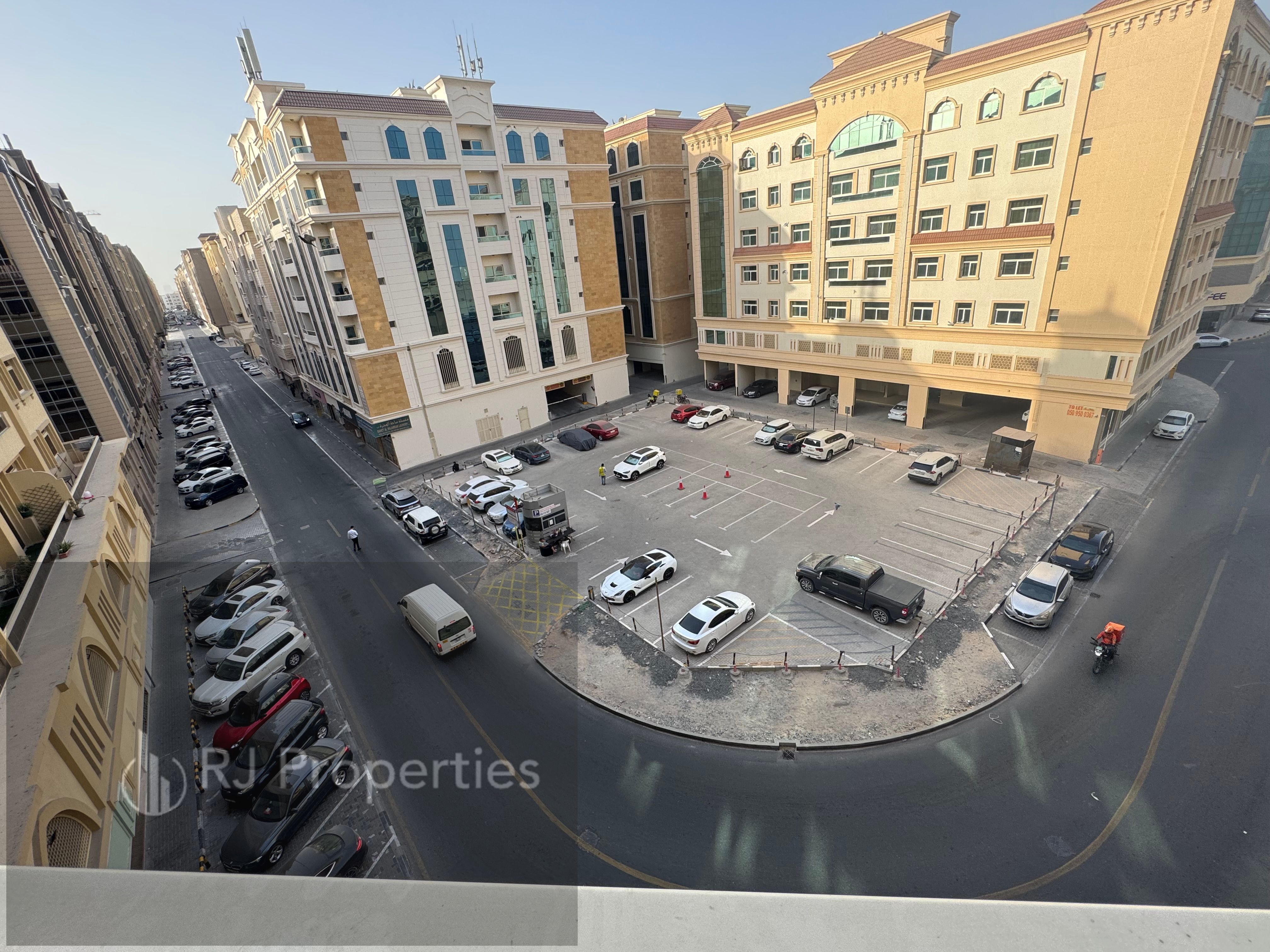 Luxury 1BHK with gym with 2 washroom with parking 42k
