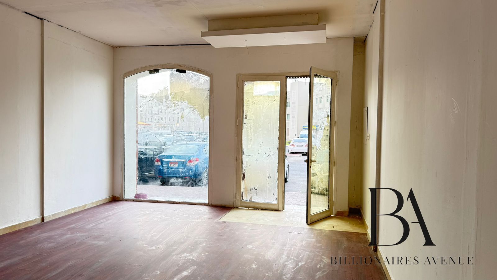Prime Location Shop for Rent in France Cluster