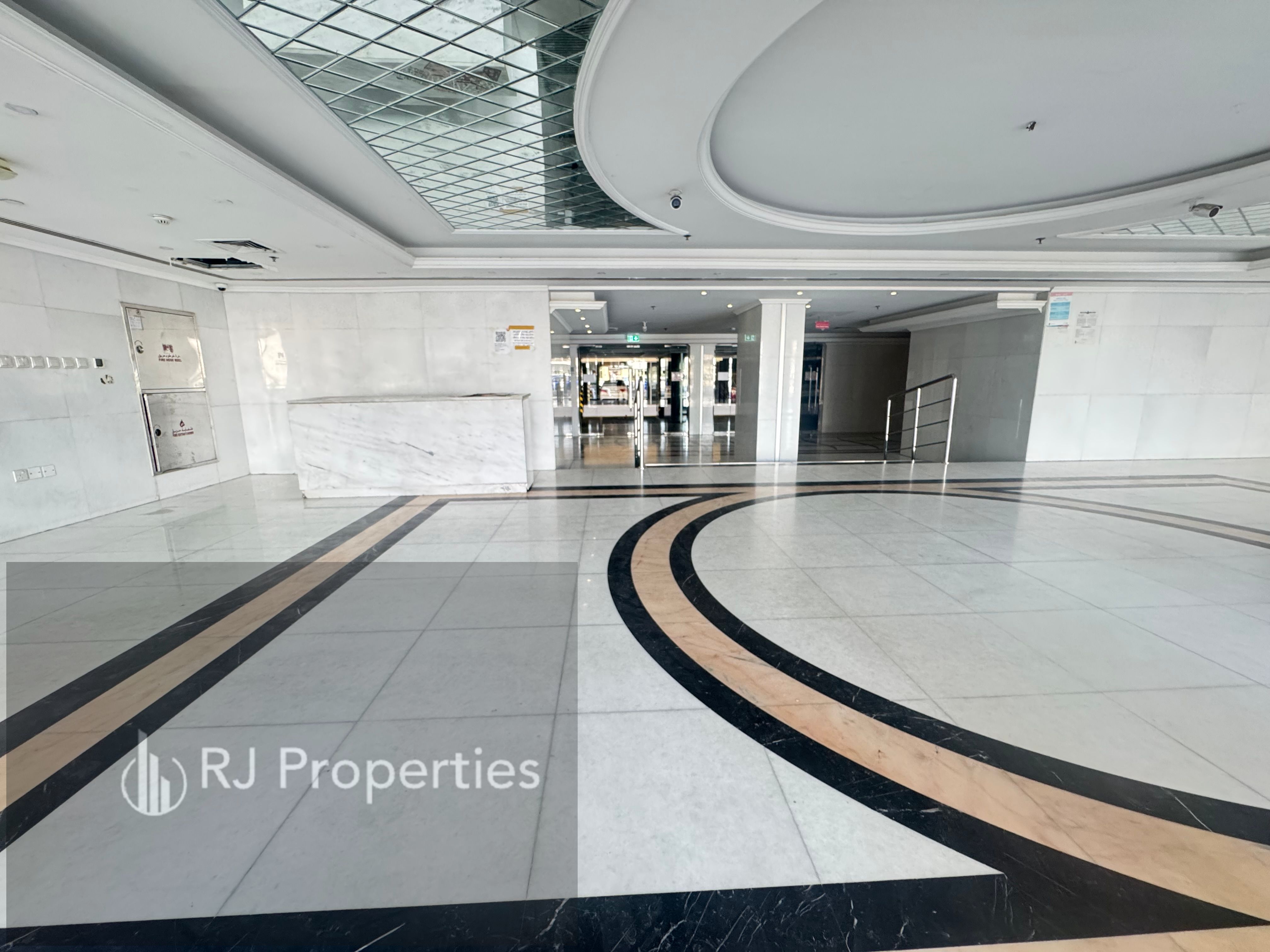 Luxury 1Bhk very neat and clean building with 2Wishroom with balcony with parking 40k