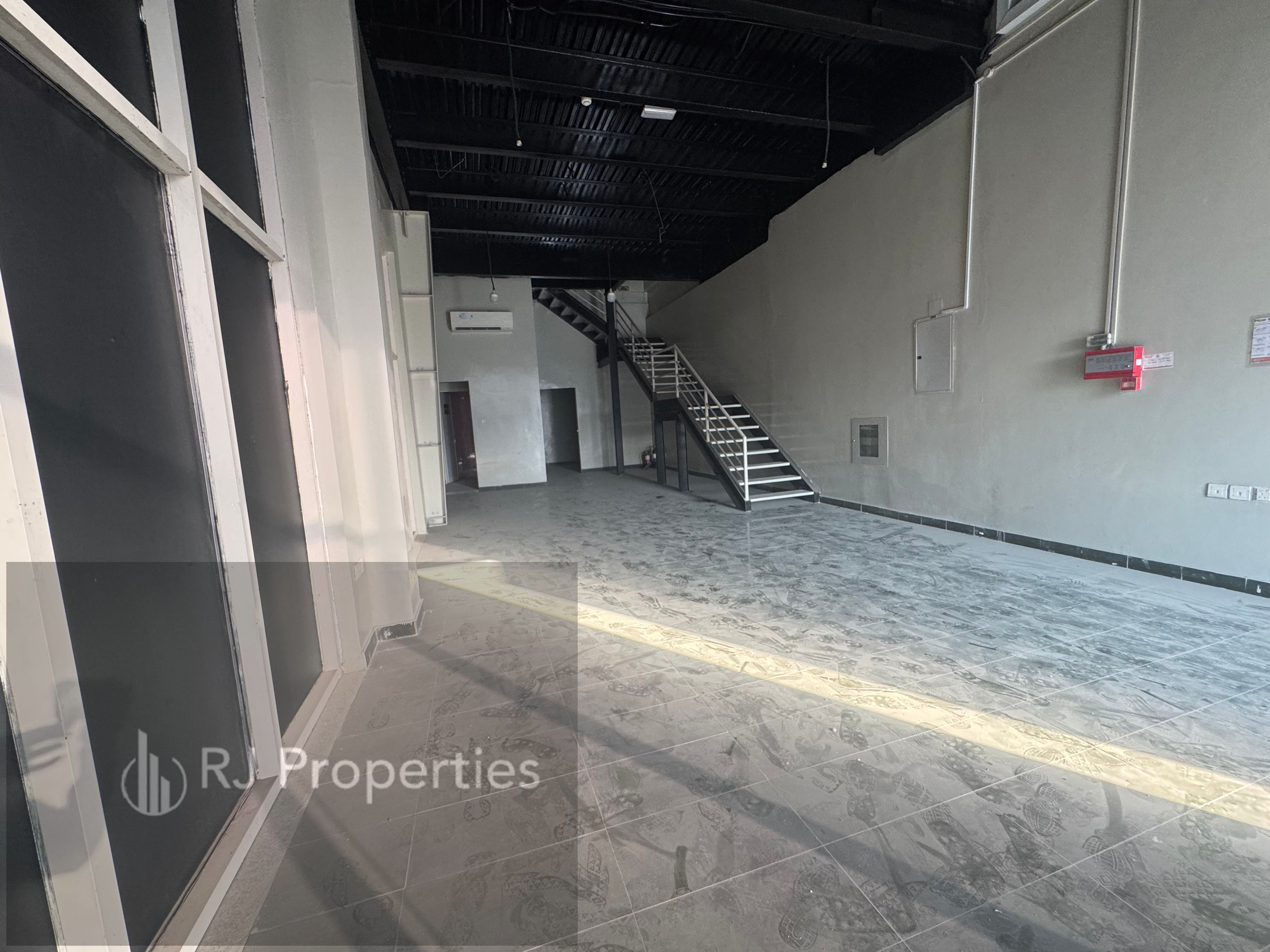 Hot offer luxury shop with Mazzine floor with very prime lecation Bussines area with parking 140k
