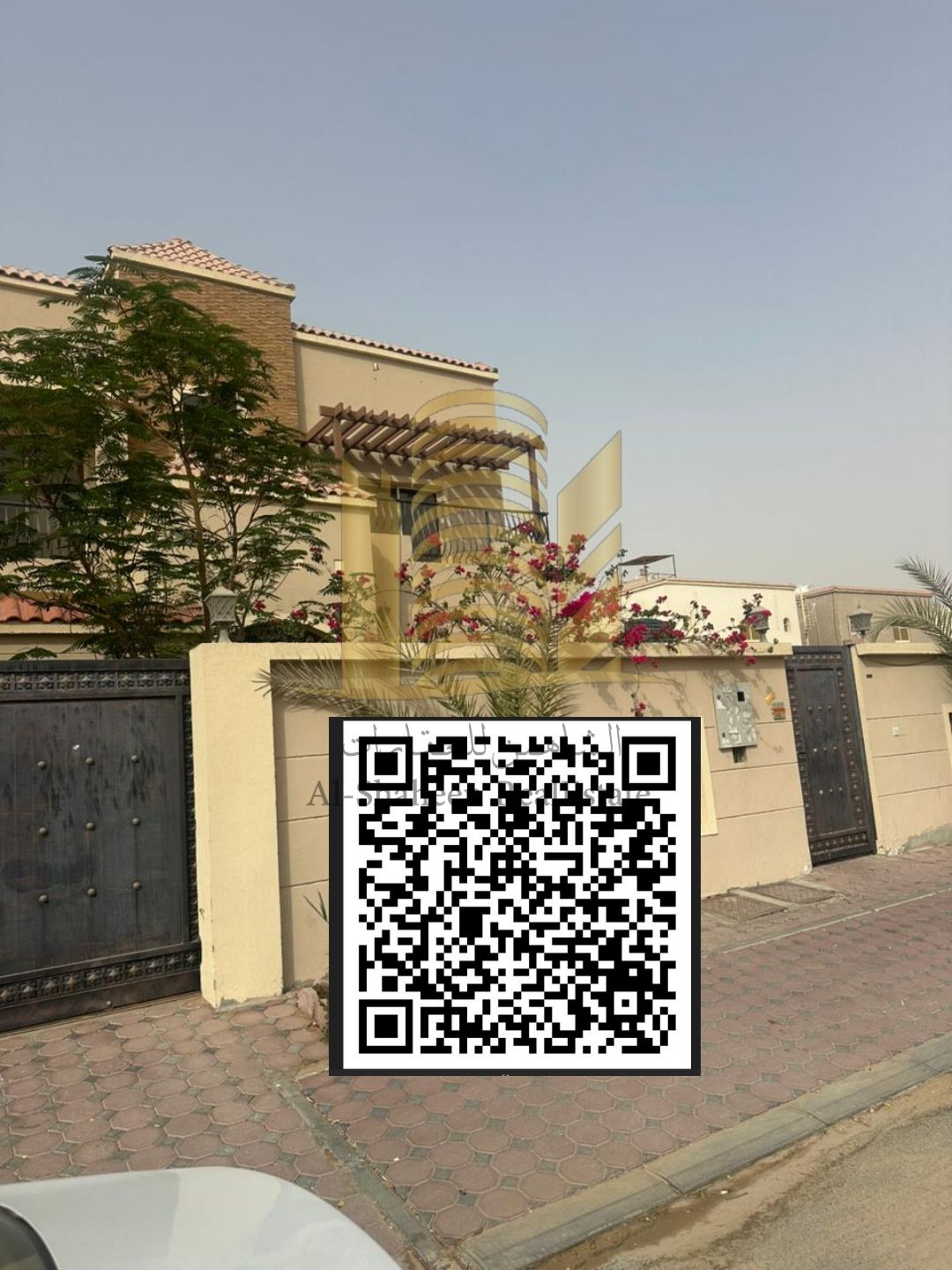 For sale in Ajman, Al Muwaihat: Residential/Commercial Villa. 5,000 sq ft. Suitable for any commercial activity. Prime location and high-end finishes. The villa comprises 5 master bedrooms, a majlis (formal sitting room), a living room with washrooms, a y