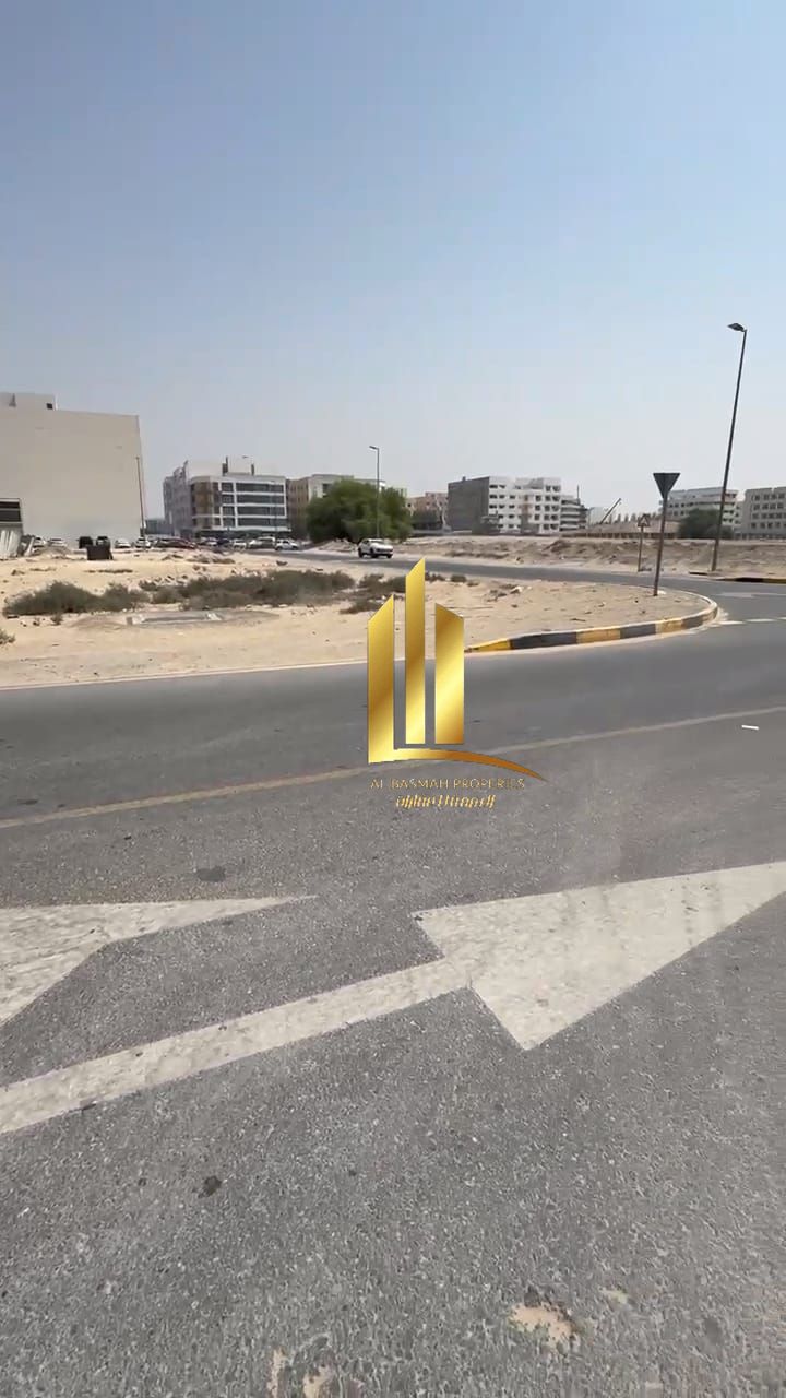 For Sale in Sharjah Commercial Land in Al Falah Area With Permit for Ground Floor and 7 Floors Area: 15,894 sq ft Note: Excellent Location Freehold fo
