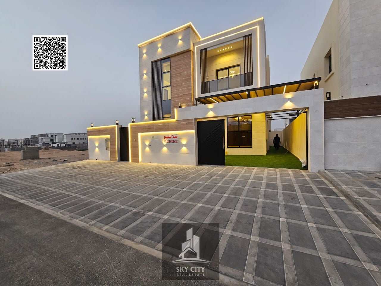Villa for sale at an excellent, negotiable price. Features a large yard, freehold ownership for life for all nationalities, and easy bank financing av