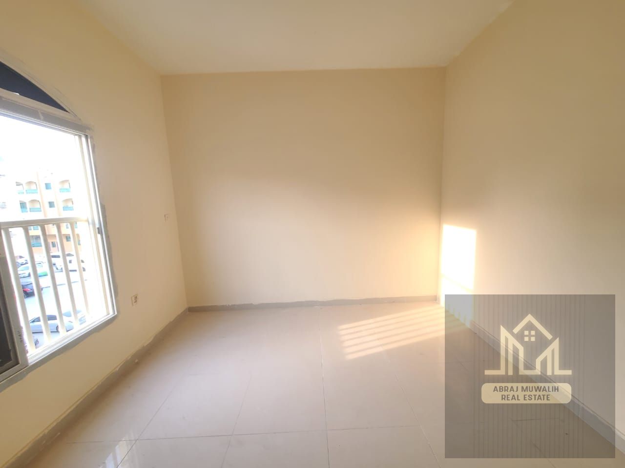 Ready to move apartment available prime location near safari Mall