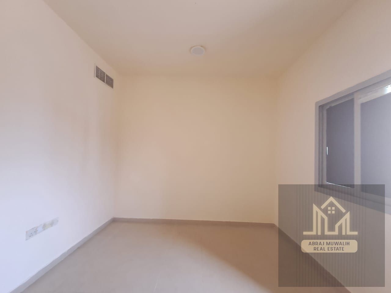 very good appartment with big hall with balcony central ac