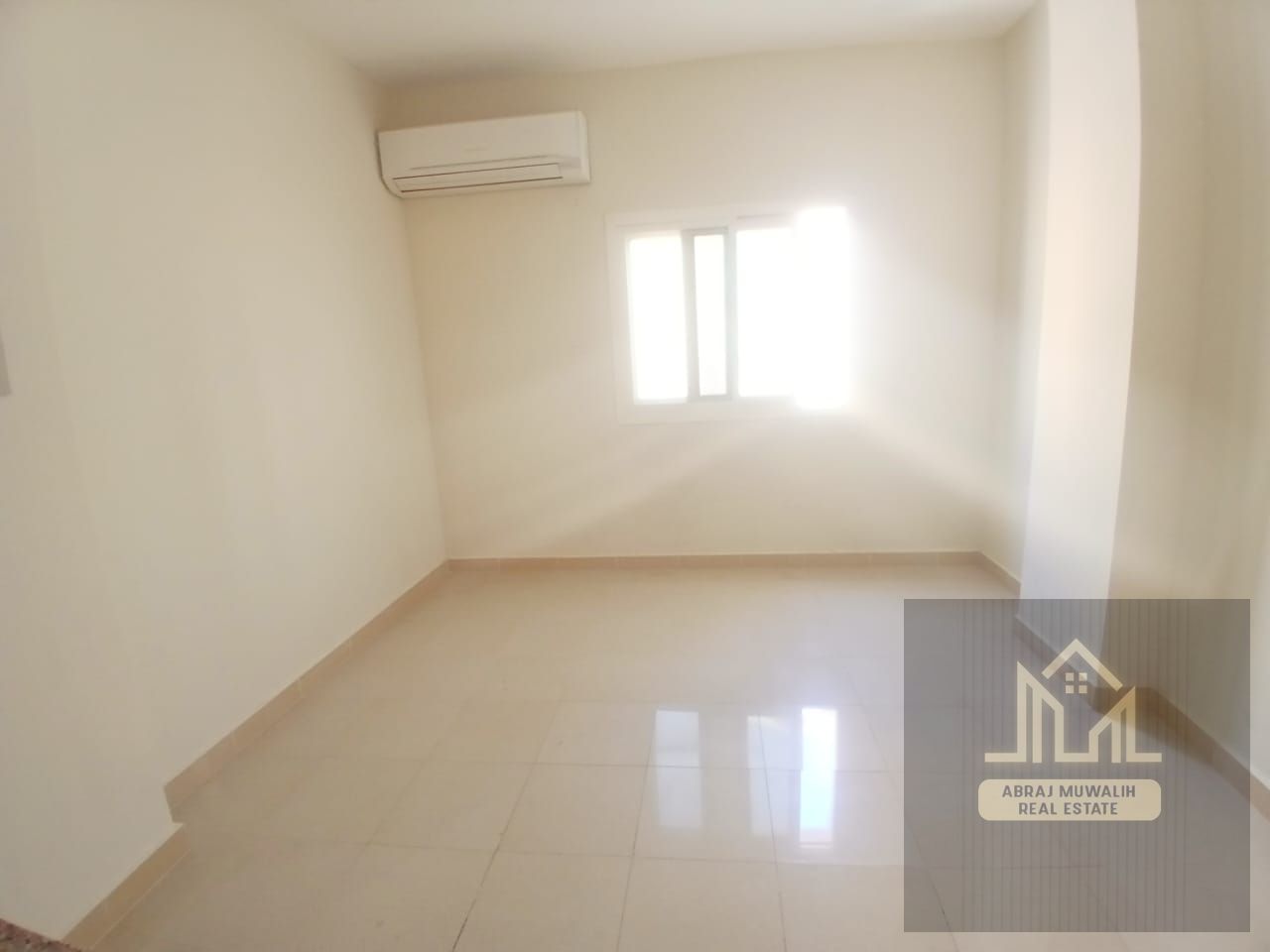 Ready to move apartment available prime location near safari Mall