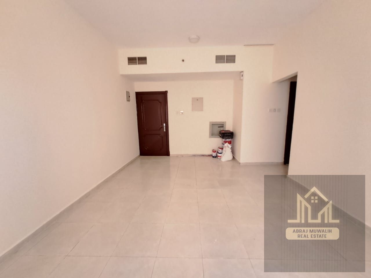 A SPACIOUS GORGEOUS APPARTMENT ON PRIME LOCATION// AFFORDABLE PRICE