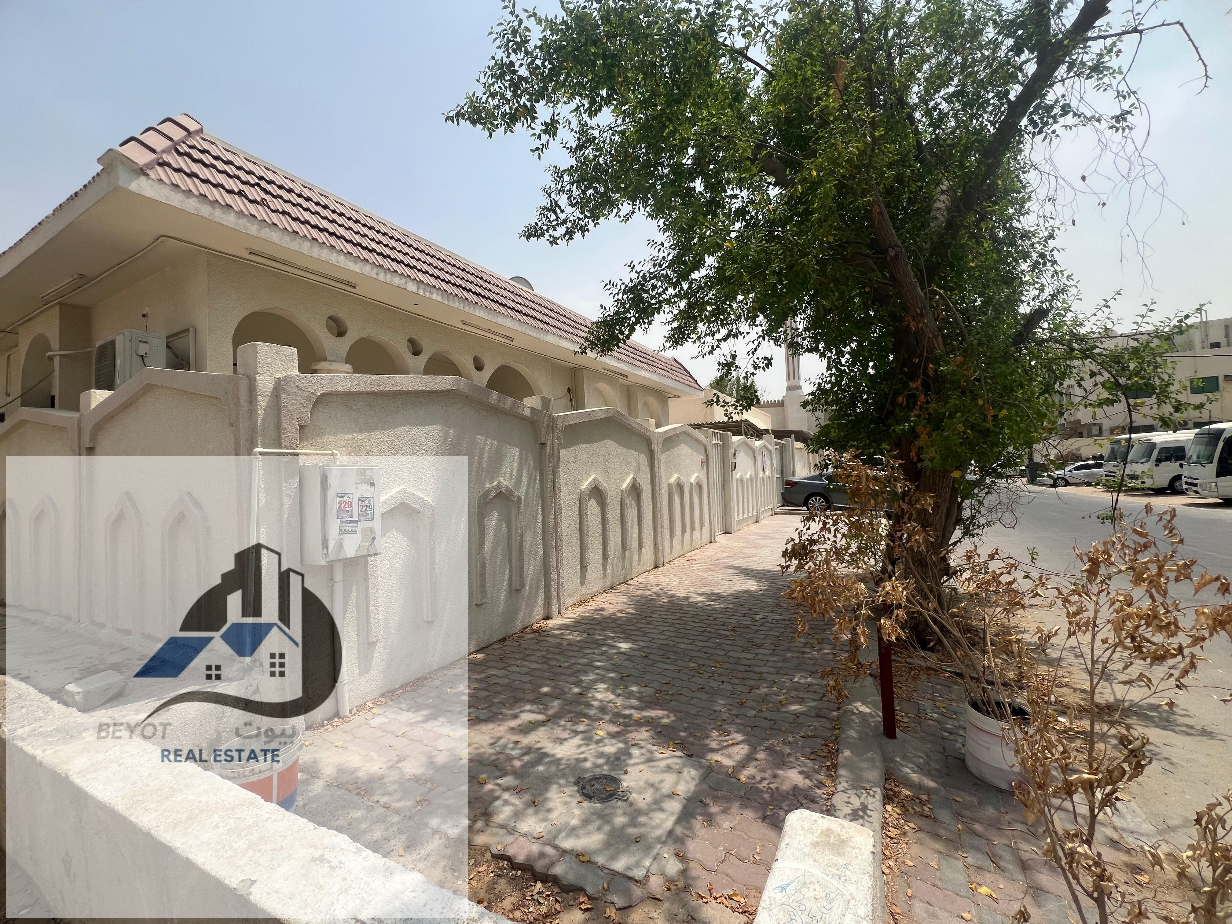 Arabic Style House for Sale – Al Nuaimiya 2 / Ajman Property Features: Land Plot with approved layout up to 3 floors (future expansion possib