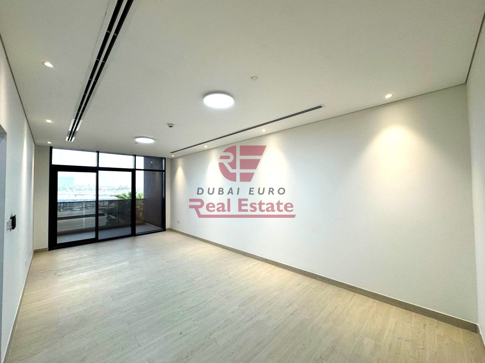 Prime location | 2 BR +M | Ready to Move