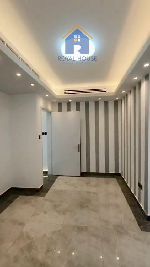 One bedroom and living room for sale at a low price, suitable for living or investment.