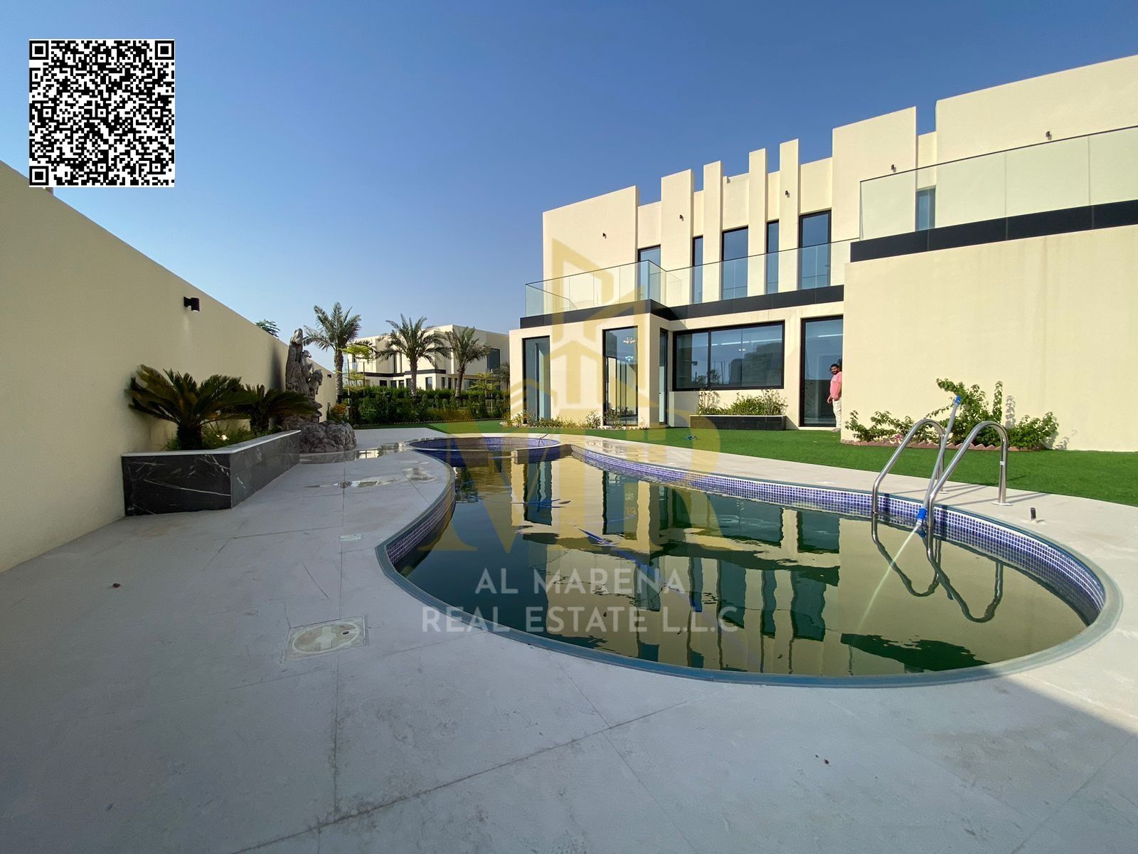 Luxury villa for rent in Al Zorah! Four master bedrooms, a spacious living room, a back garden, a swimming pool, and a jacuzzi. Comfort and elegance i