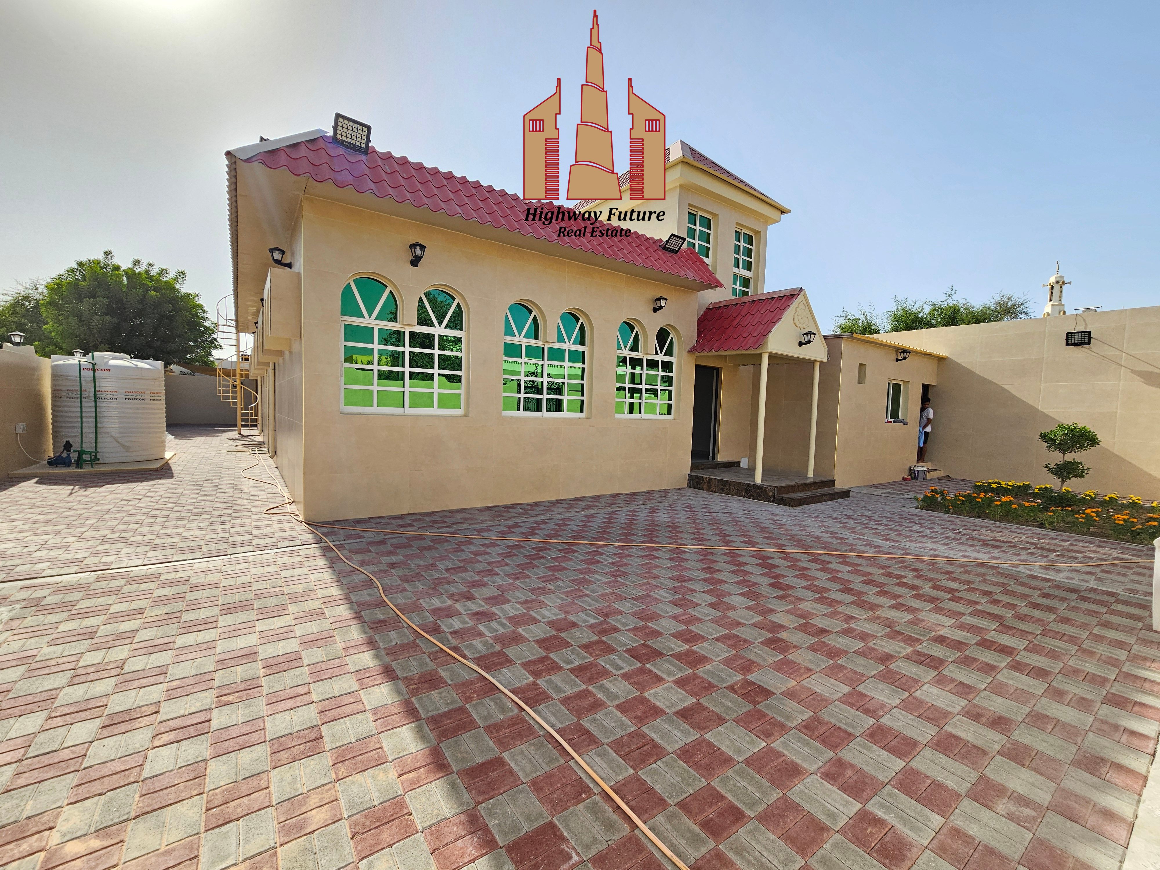 5 Bed room New Villa for sale Majlis 2 master room maids room yard parking 2 Gates corner Villa