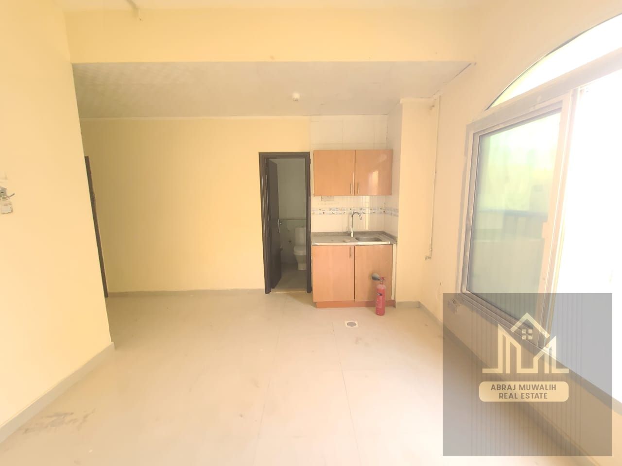Ready to move apartment available prime location near safari Mall