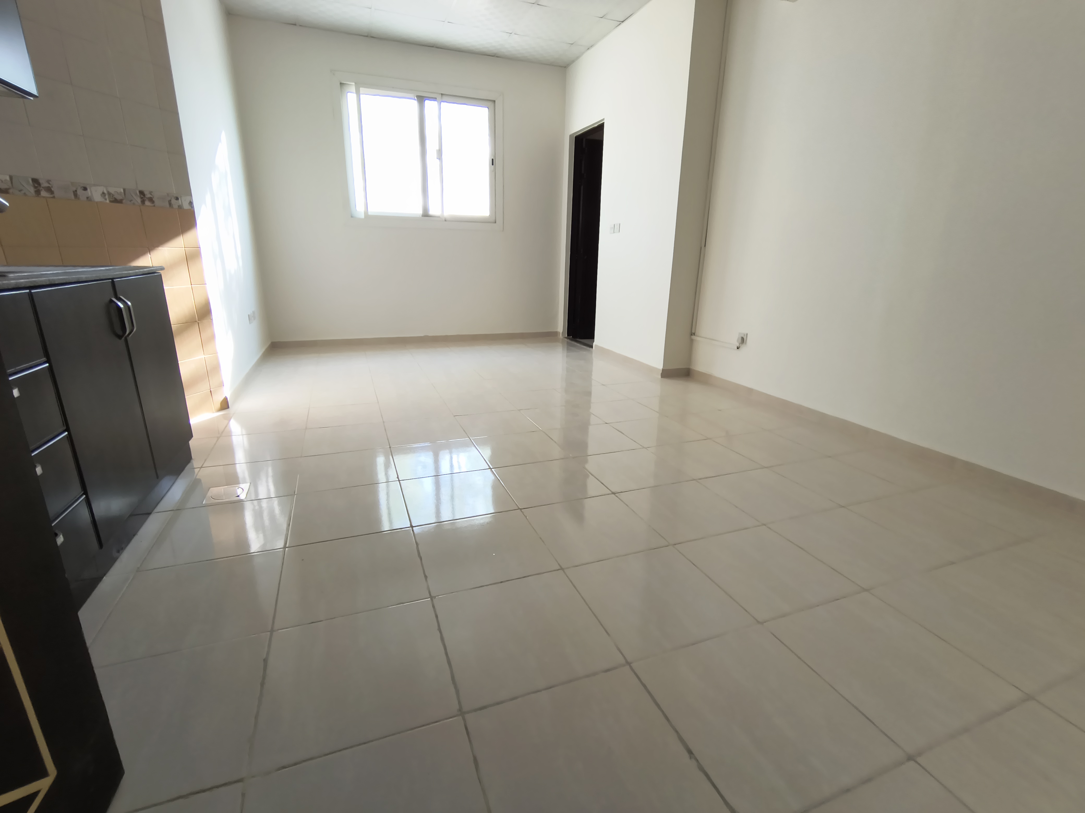 LIKE NEW BIG SIZE STUDIO FOR FAMILIES ONLY CLOSE TO SAFARI MALL // CITY CENTRE ROAD SIDE BUILDING 24K ANNUAL